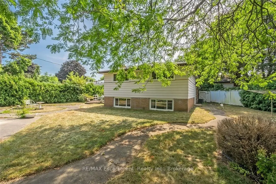 231 BARRYMORE Court