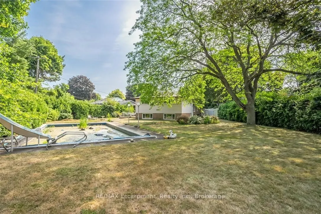 231 BARRYMORE Court