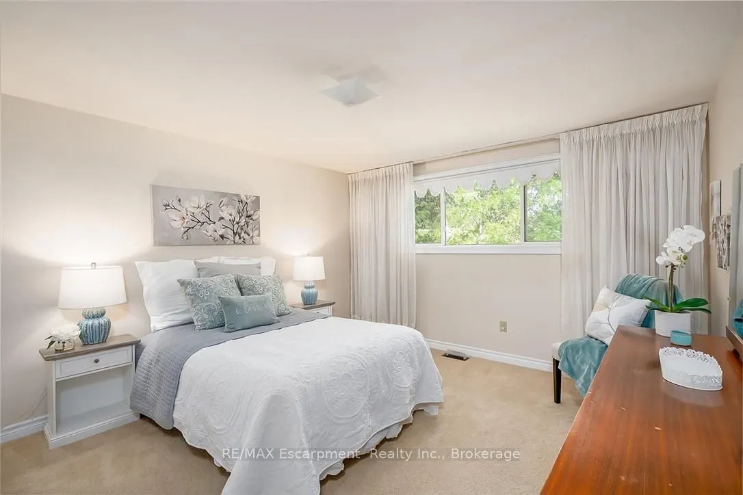231 BARRYMORE Court
