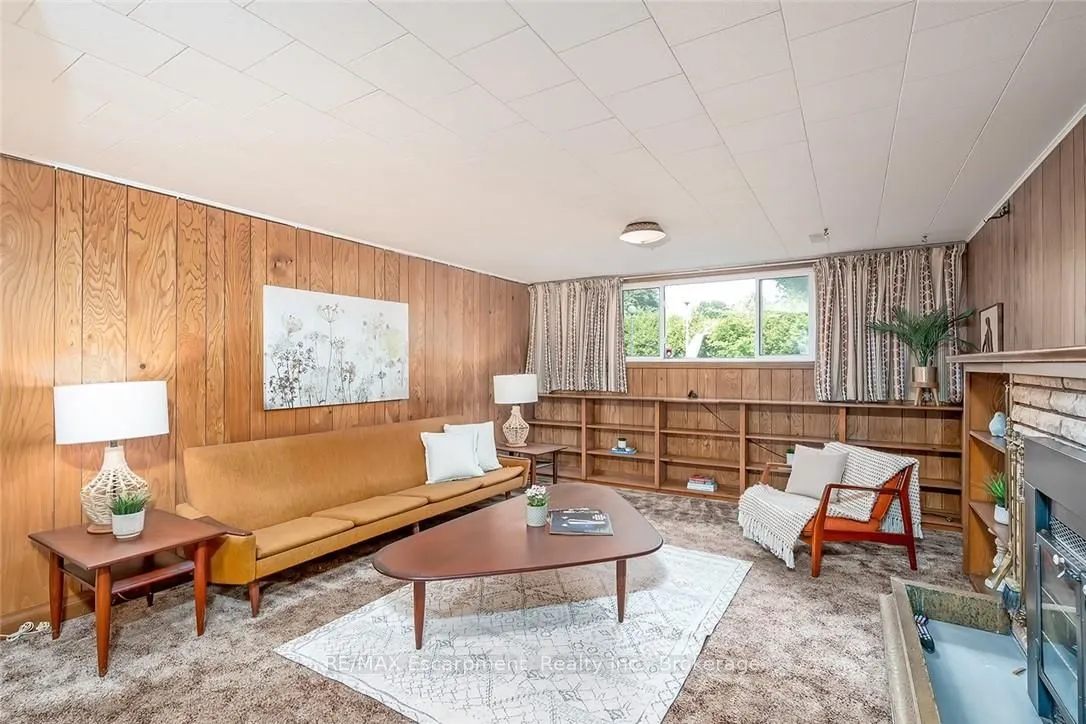 231 BARRYMORE Court