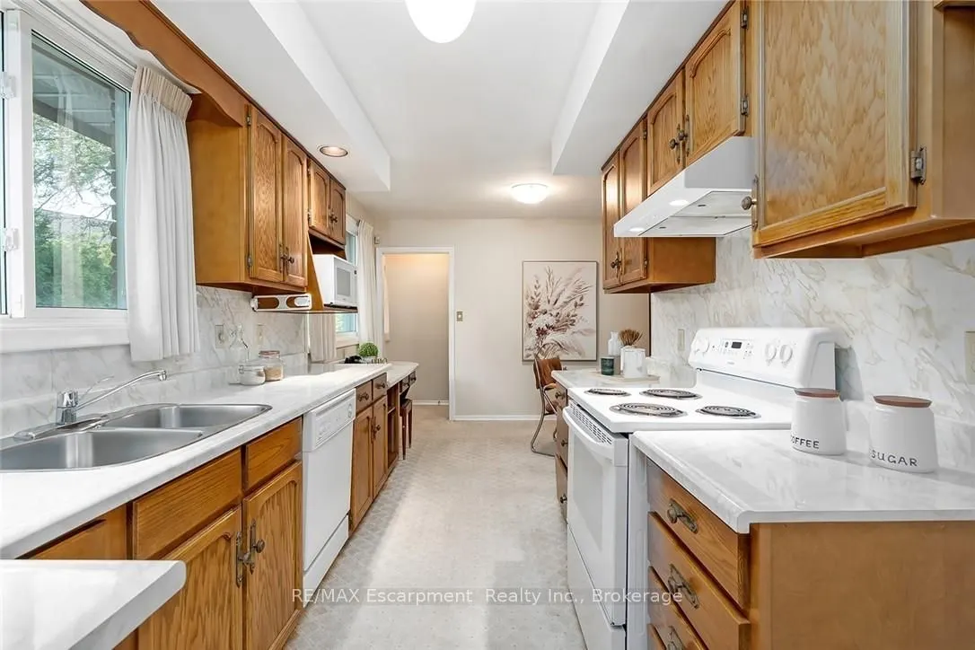 231 BARRYMORE Court