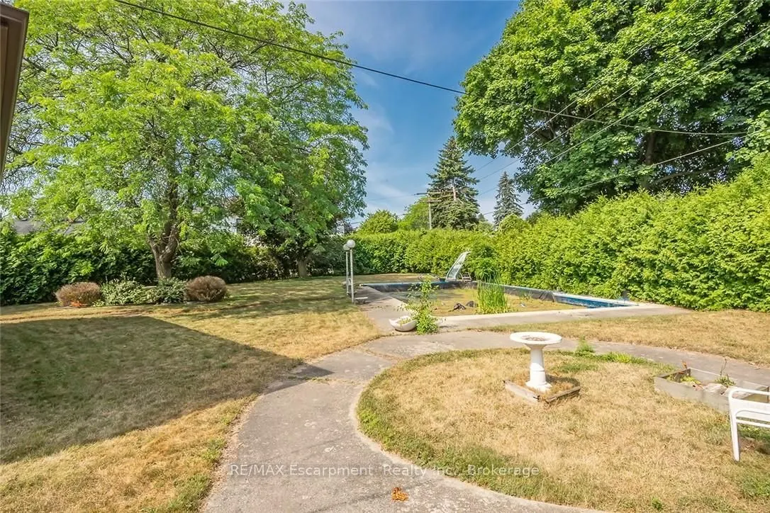 231 BARRYMORE Court