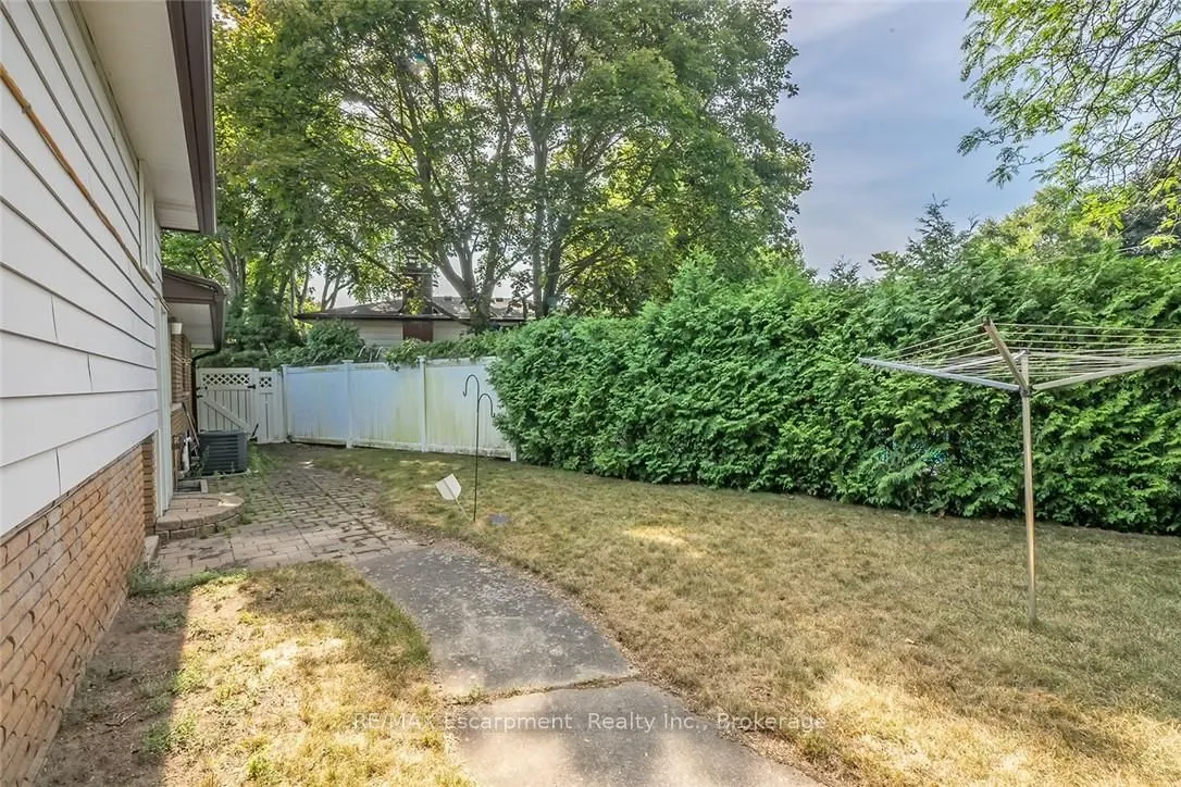 231 BARRYMORE Court
