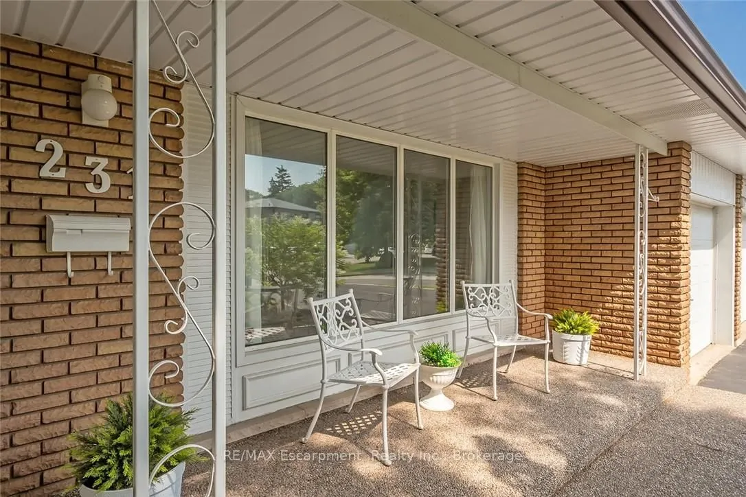 231 BARRYMORE Court