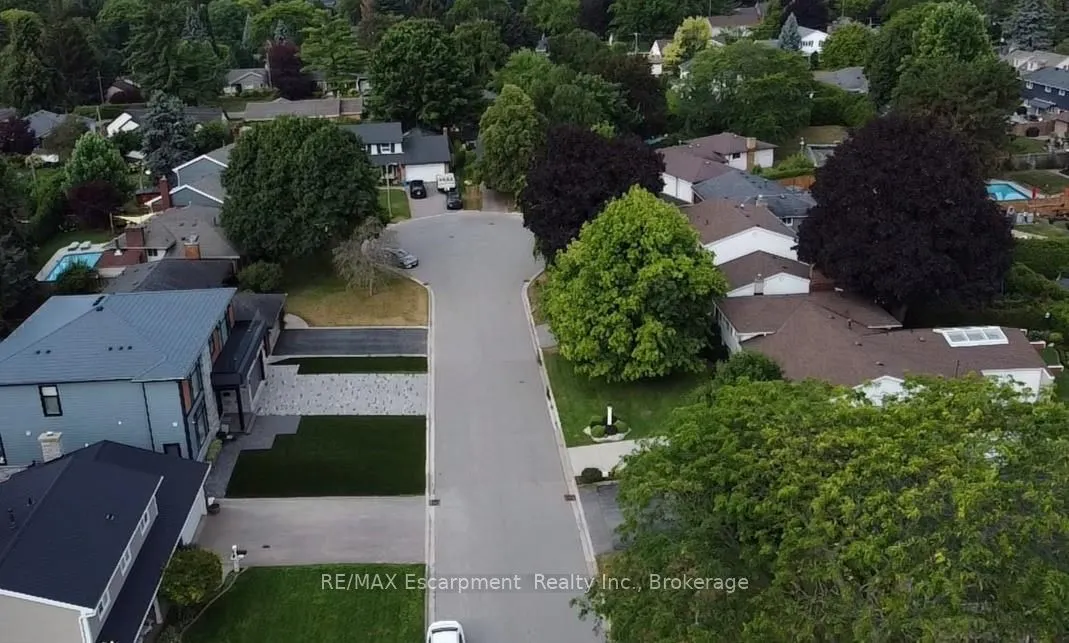 231 BARRYMORE Court