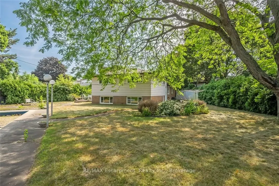 231 BARRYMORE Court