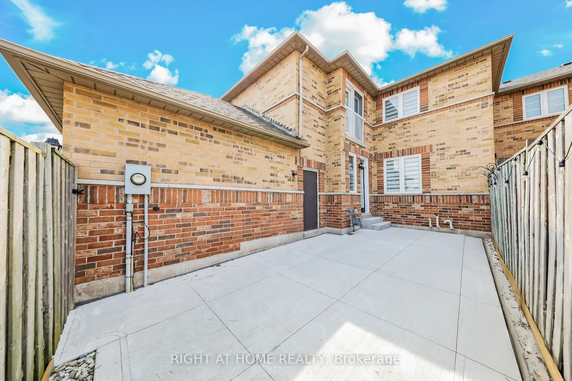 332 Rosegate Way N