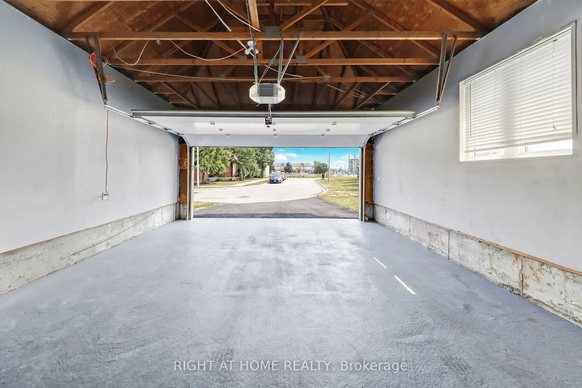332 Rosegate Way N