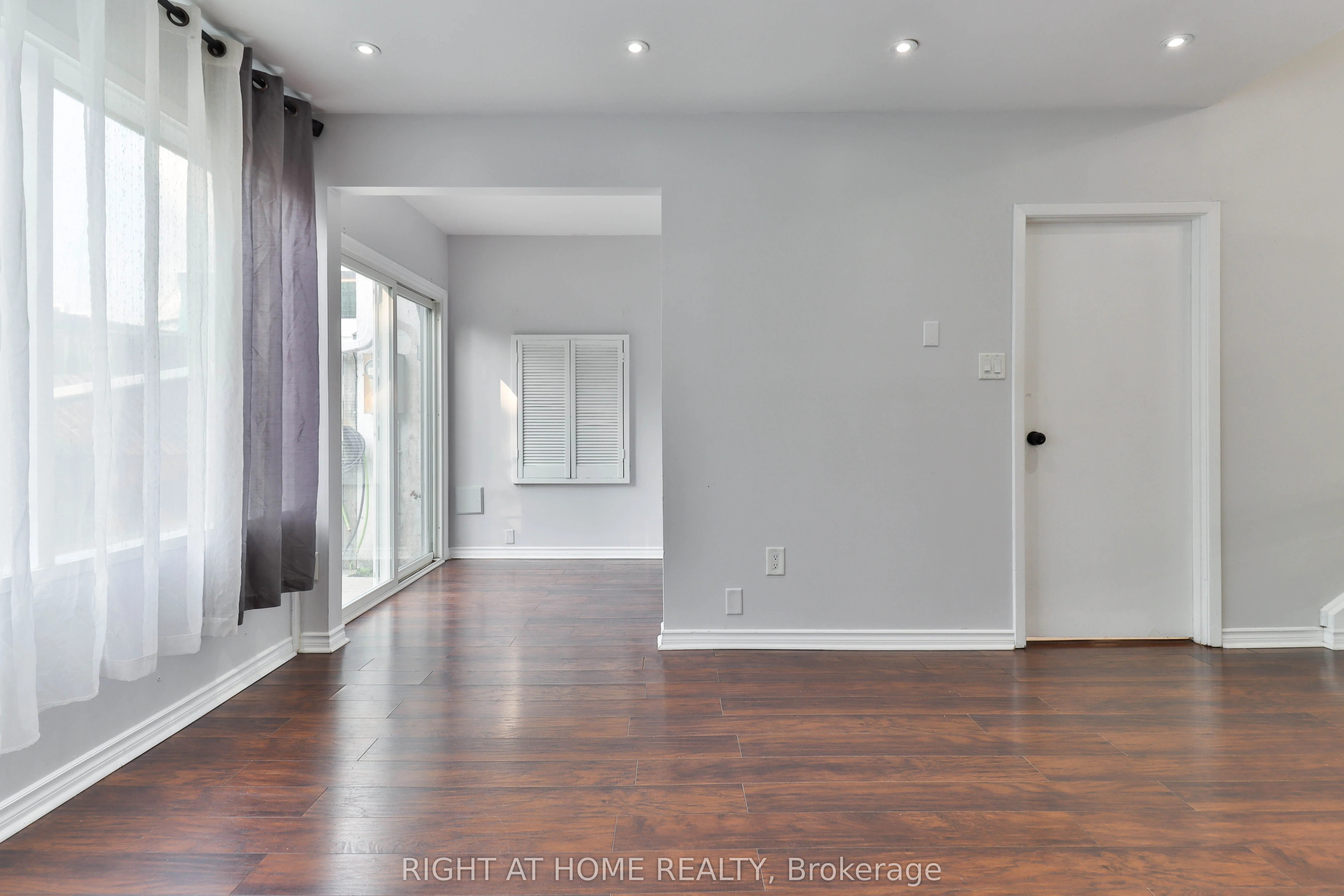 34 Venetian Crescent, #144