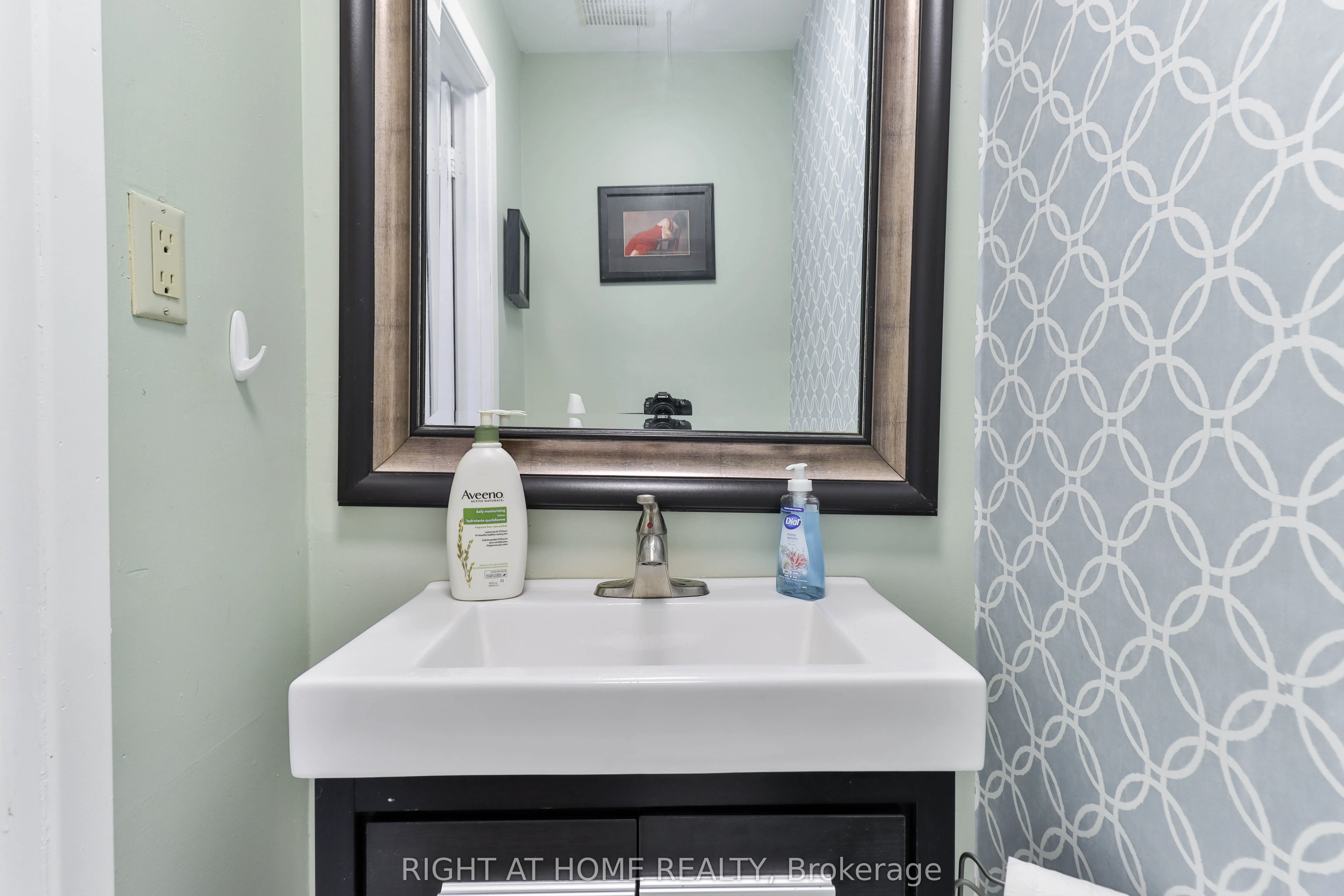 34 Venetian Crescent, #144