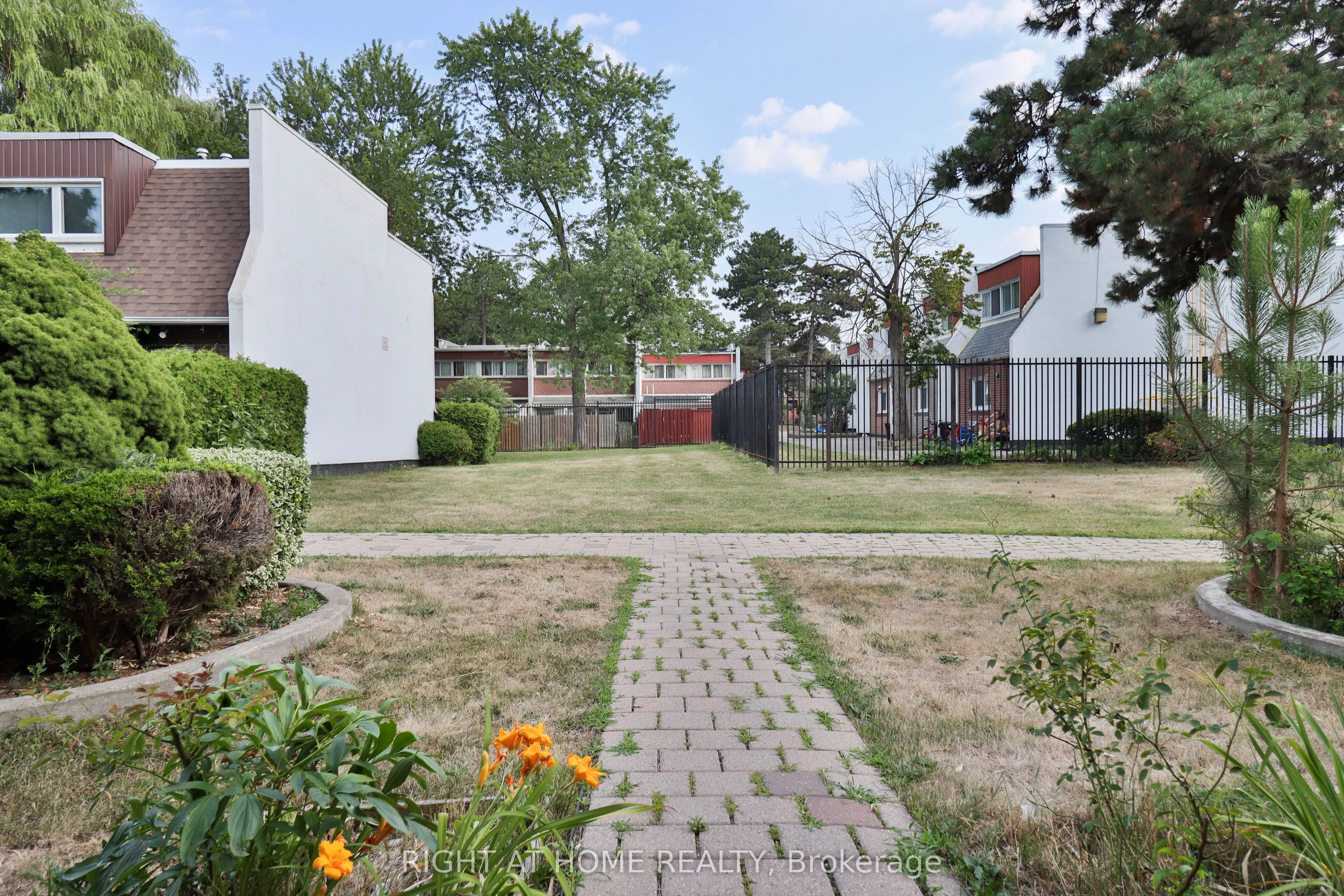 34 Venetian Crescent, #144