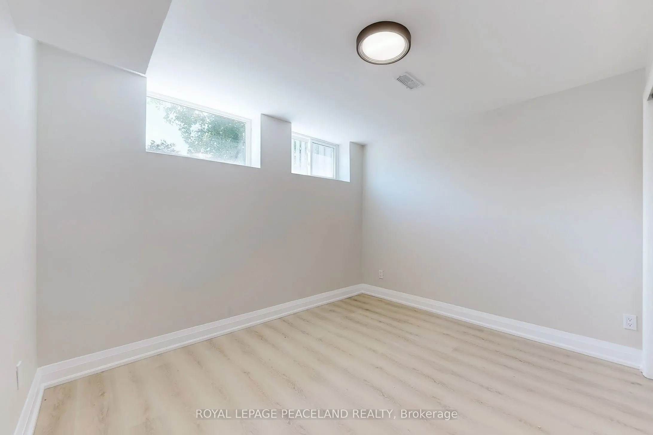 1223 Redbank Crescent
