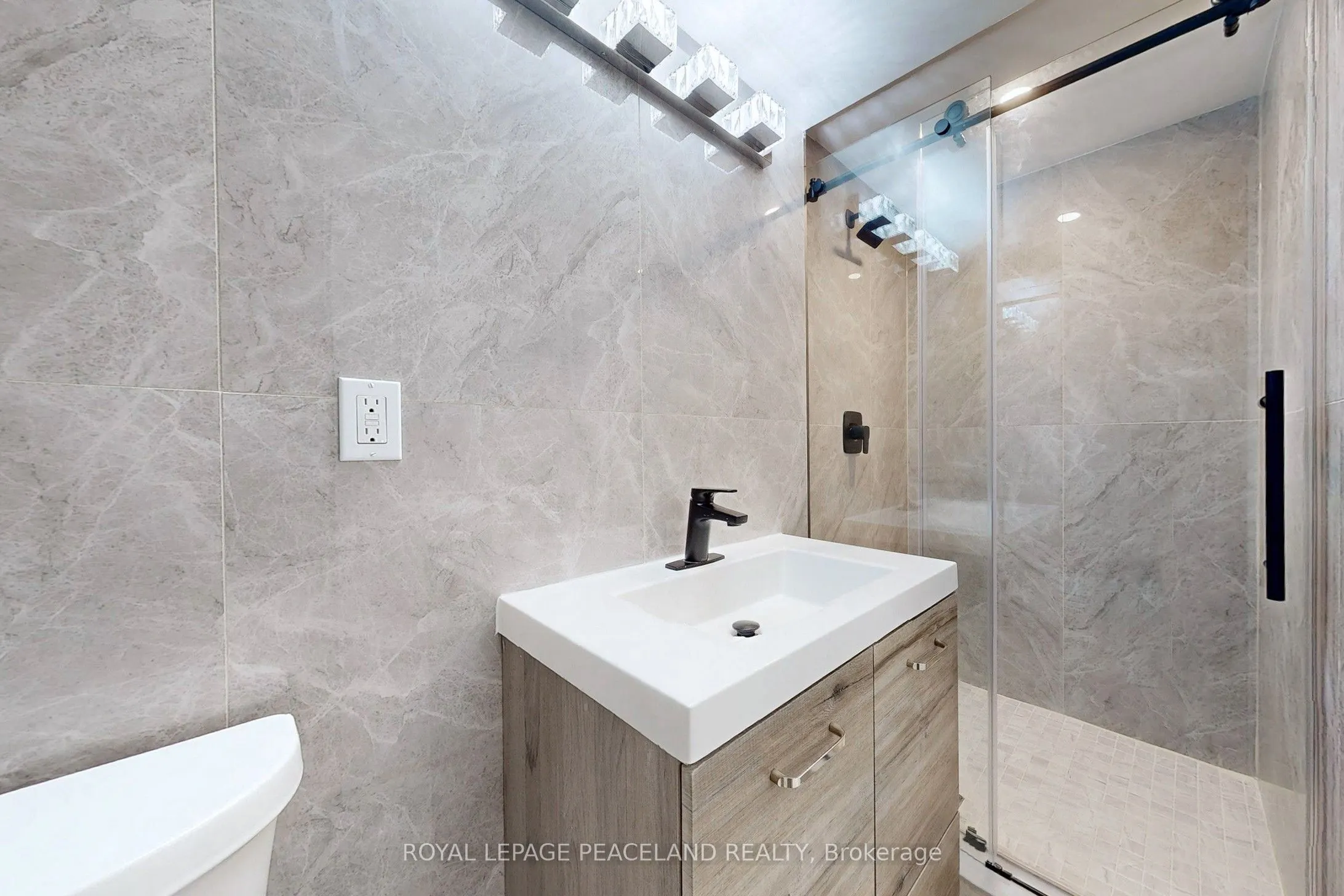 1223 Redbank Crescent