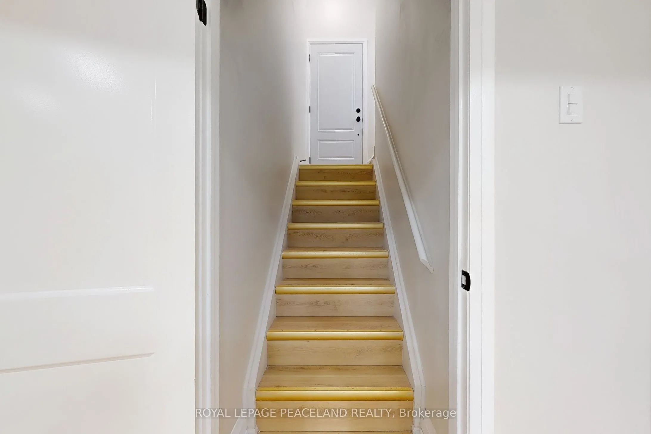 1223 Redbank Crescent