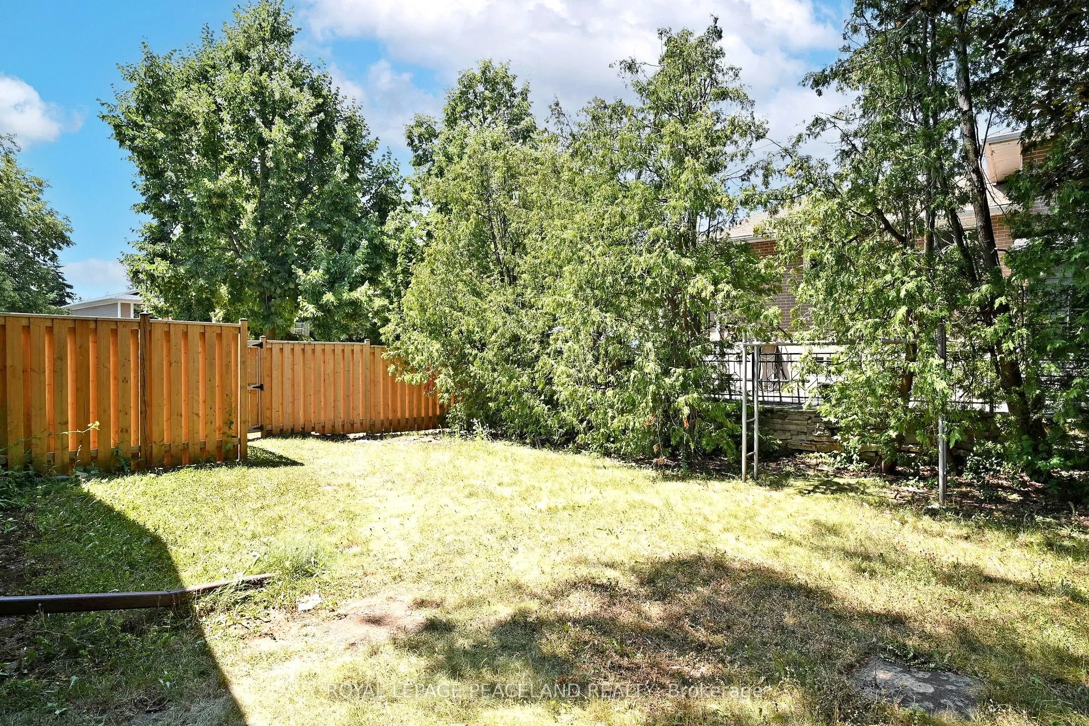 1223 Redbank Crescent