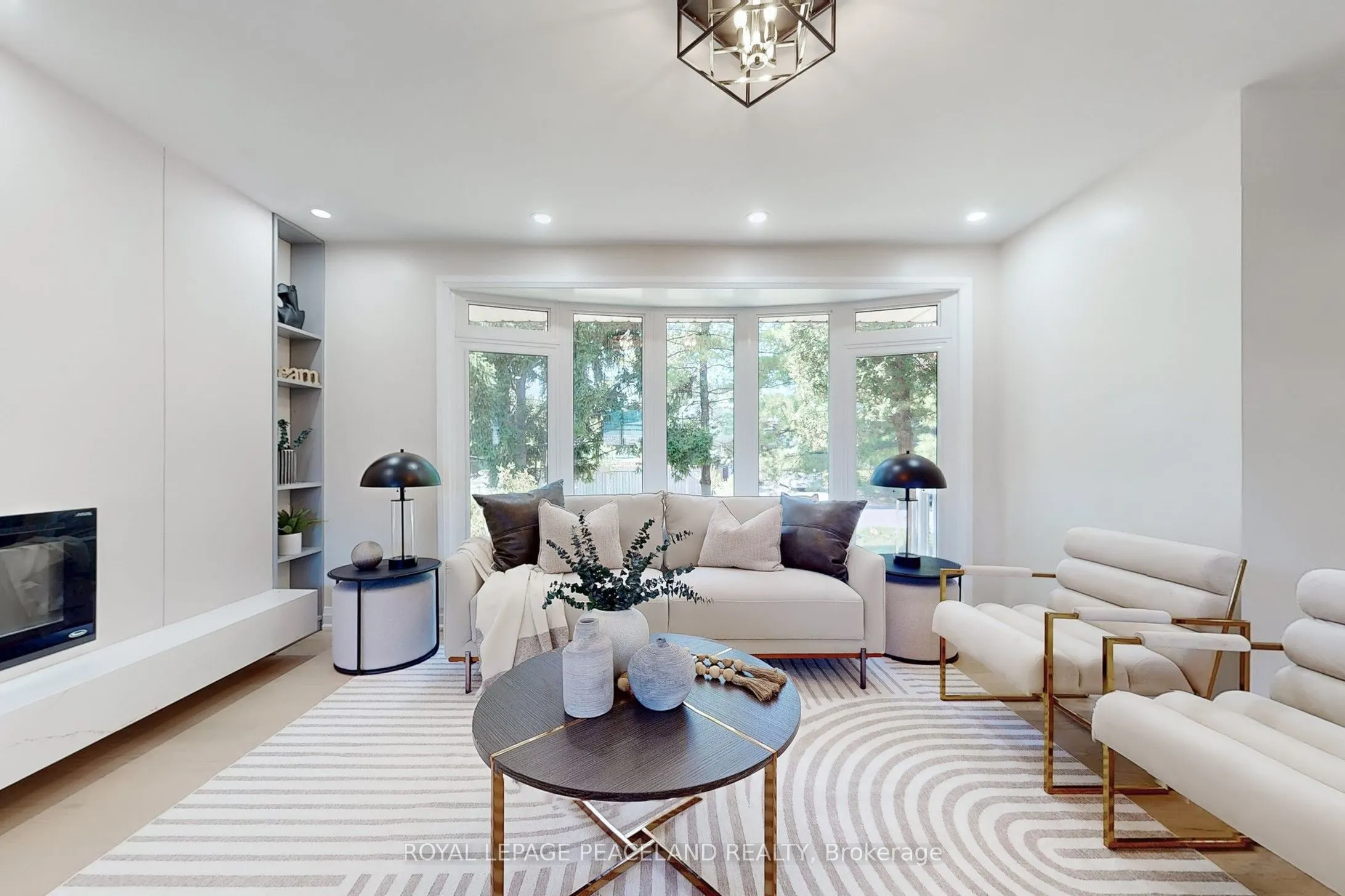 1223 Redbank Crescent
