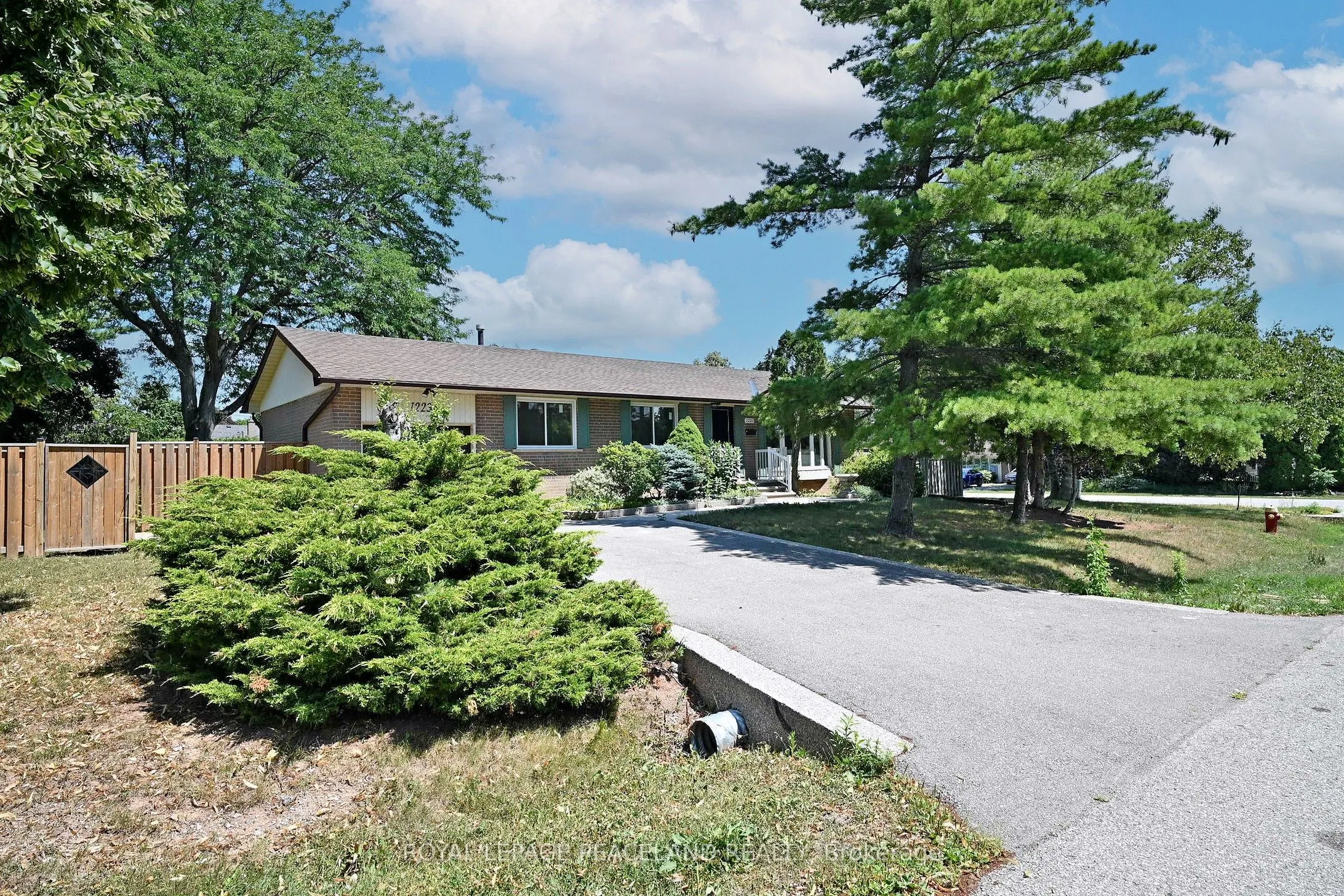 1223 Redbank Crescent