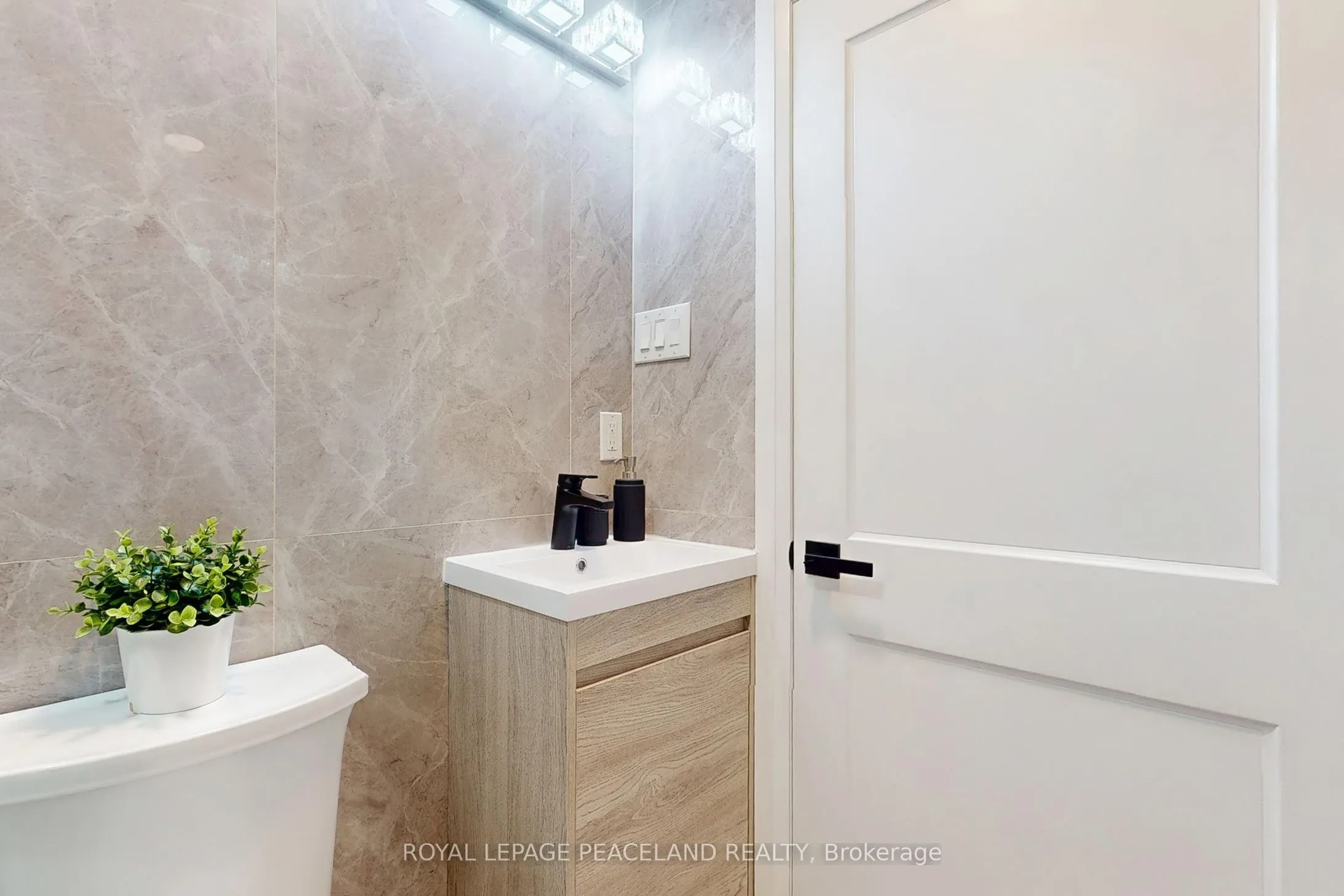 1223 Redbank Crescent