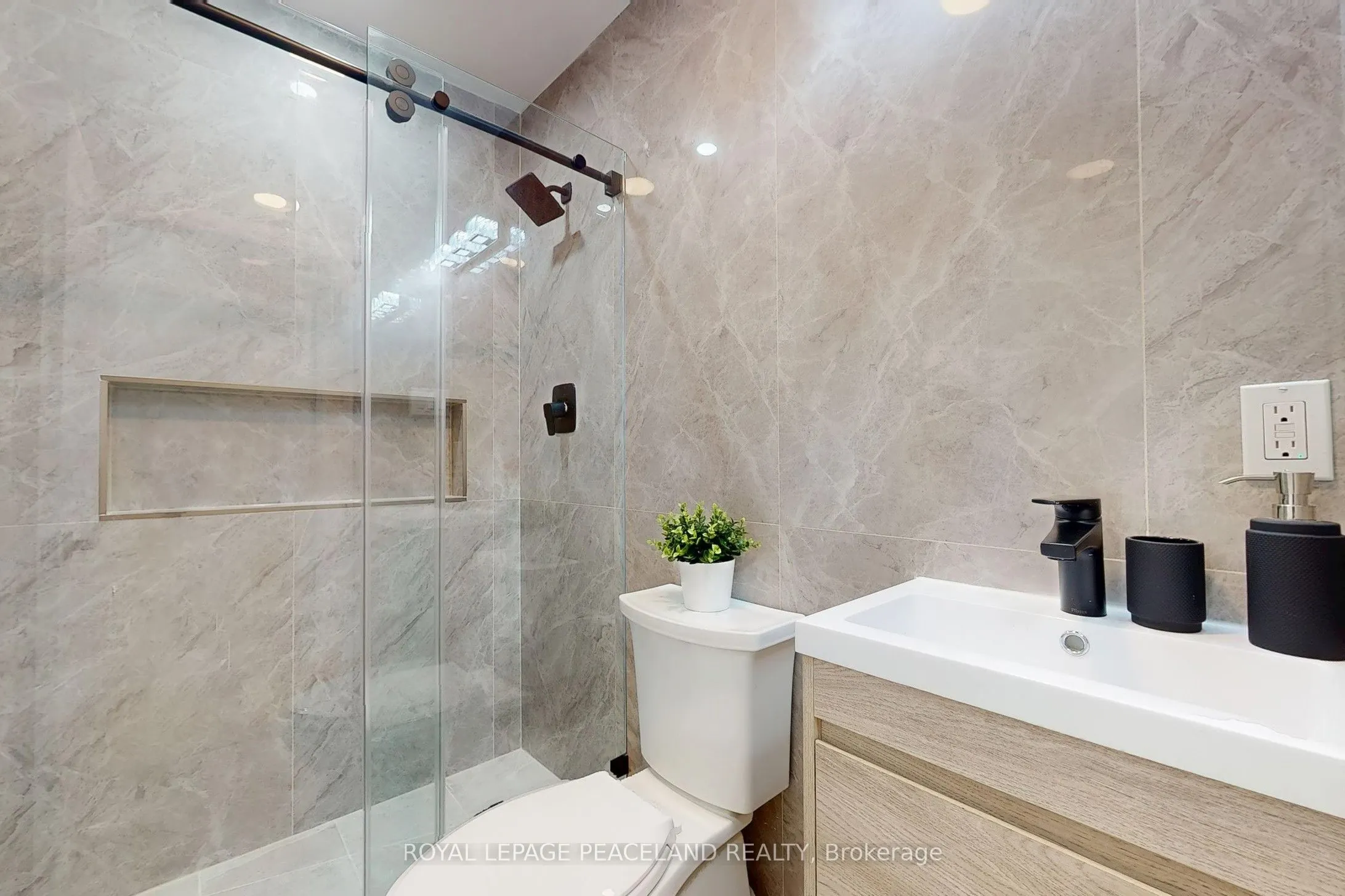 1223 Redbank Crescent