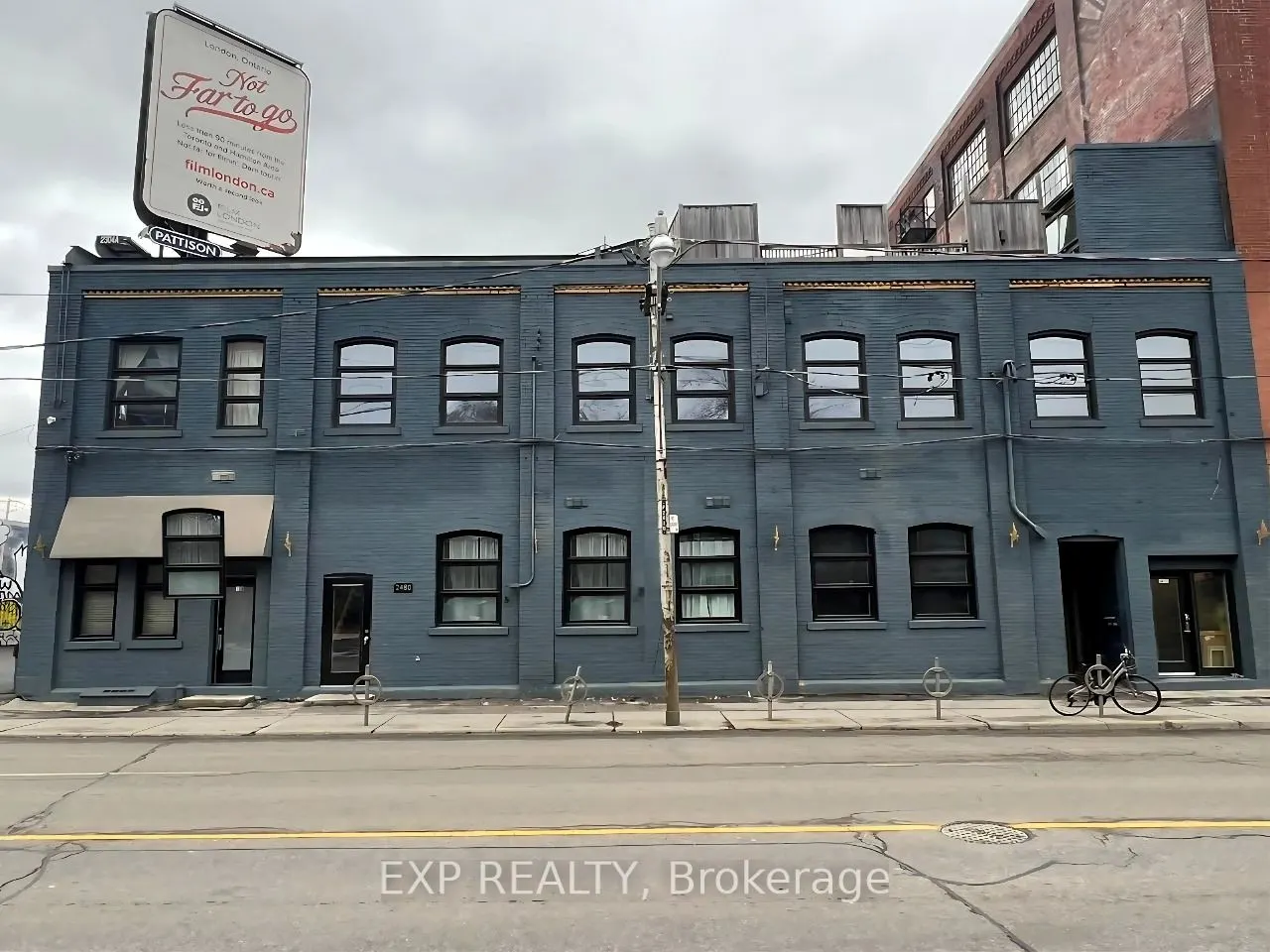 2480 Dundas Street W