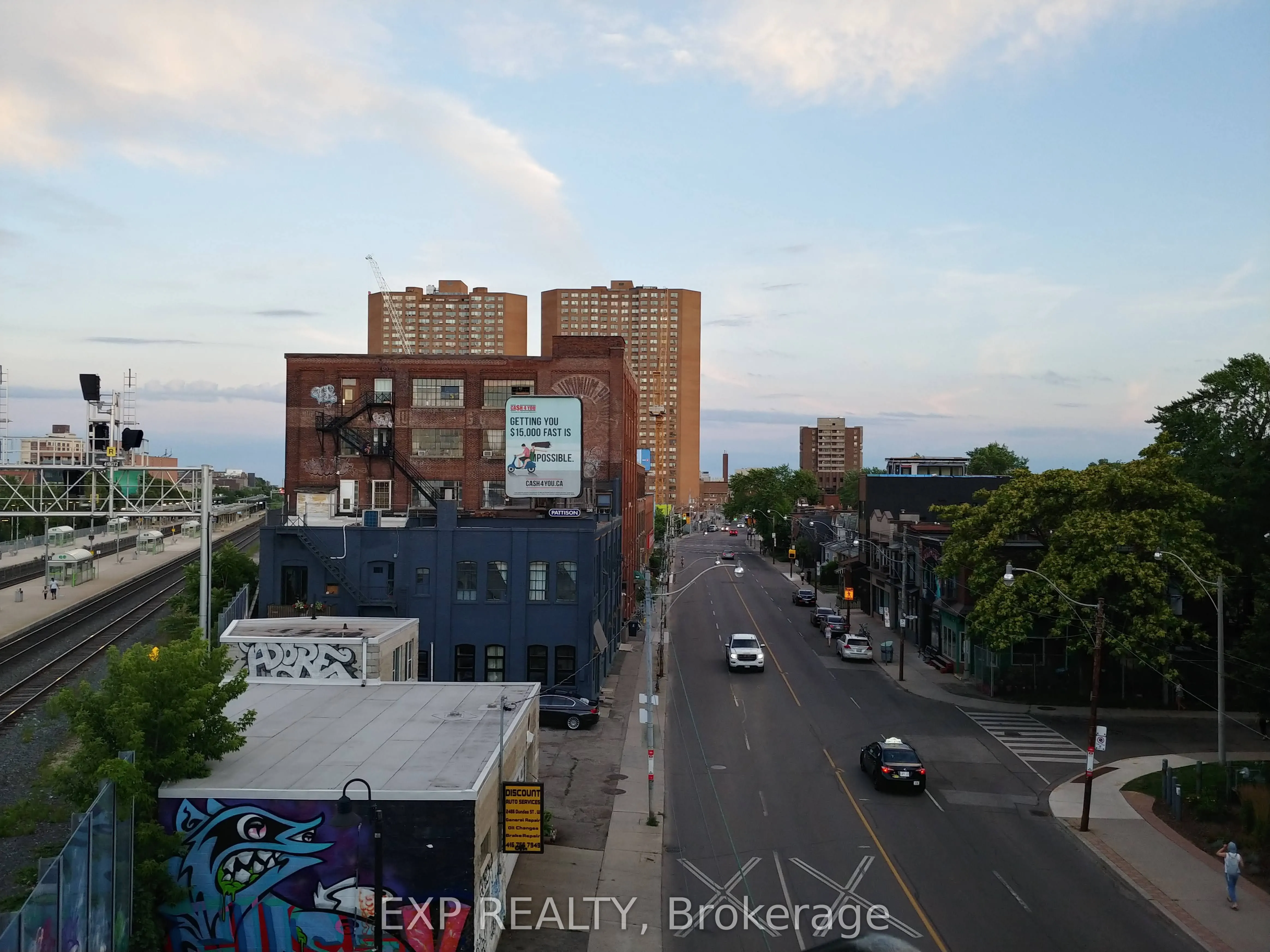 2480 Dundas Street W