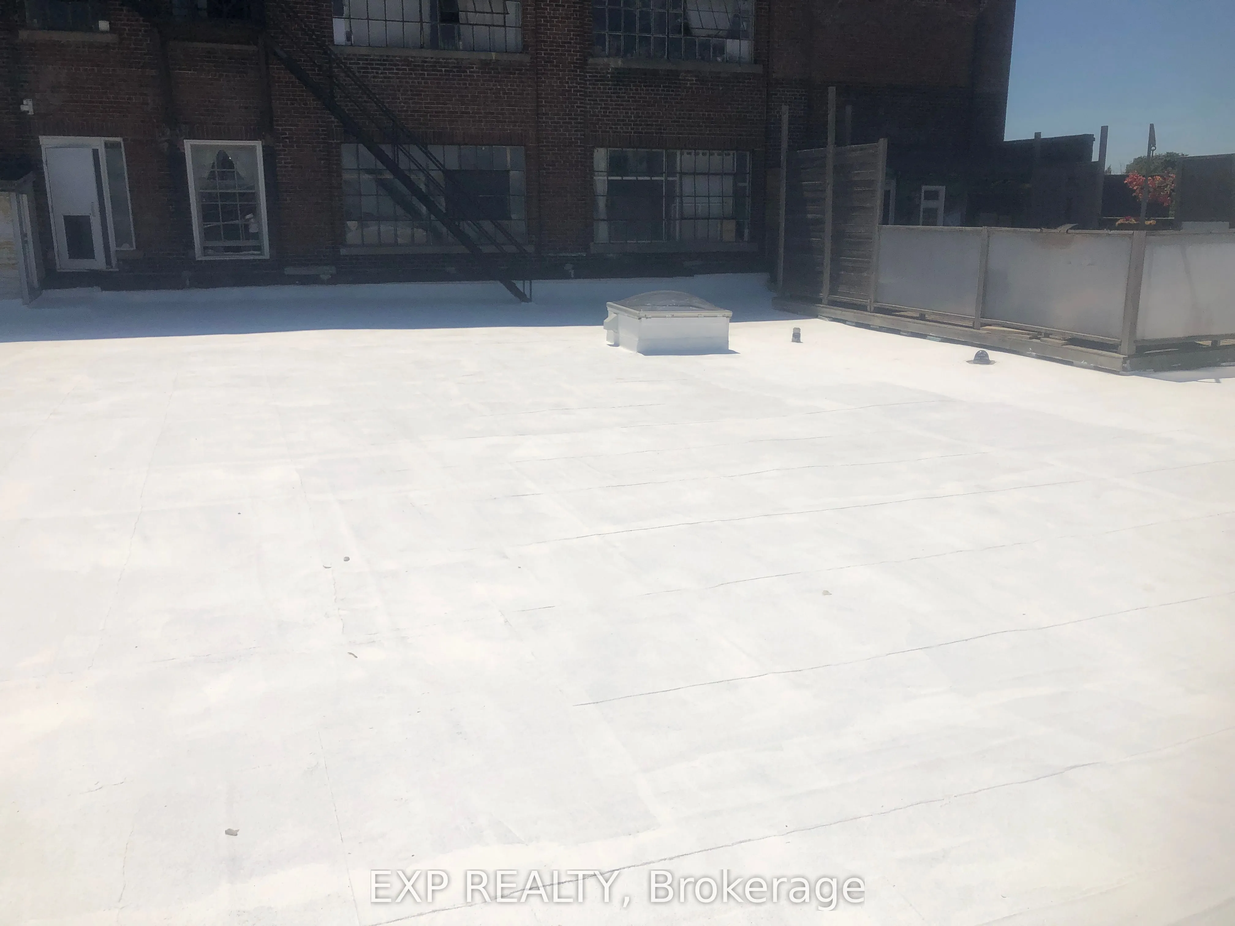 2480 Dundas Street W