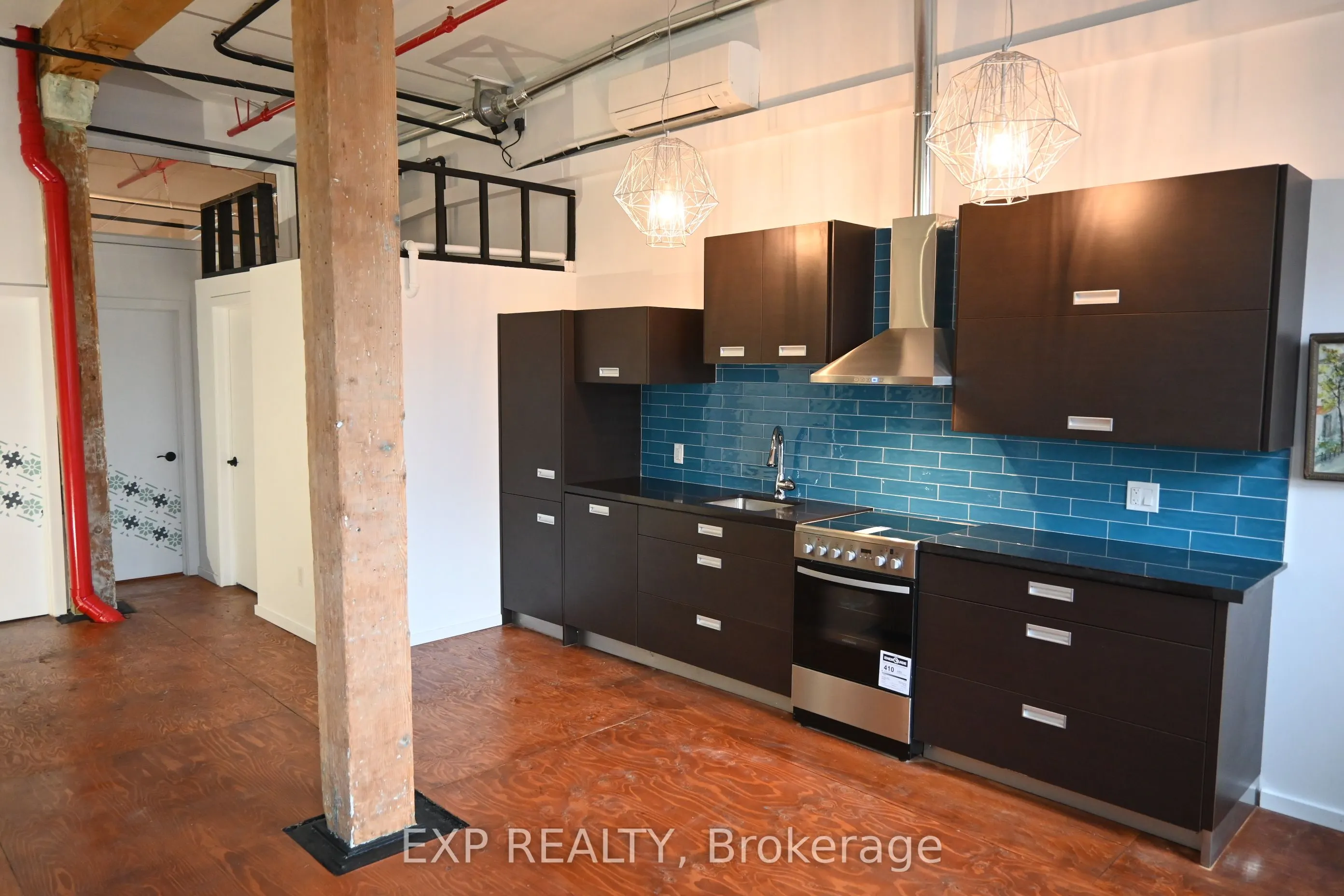 2480 Dundas Street W