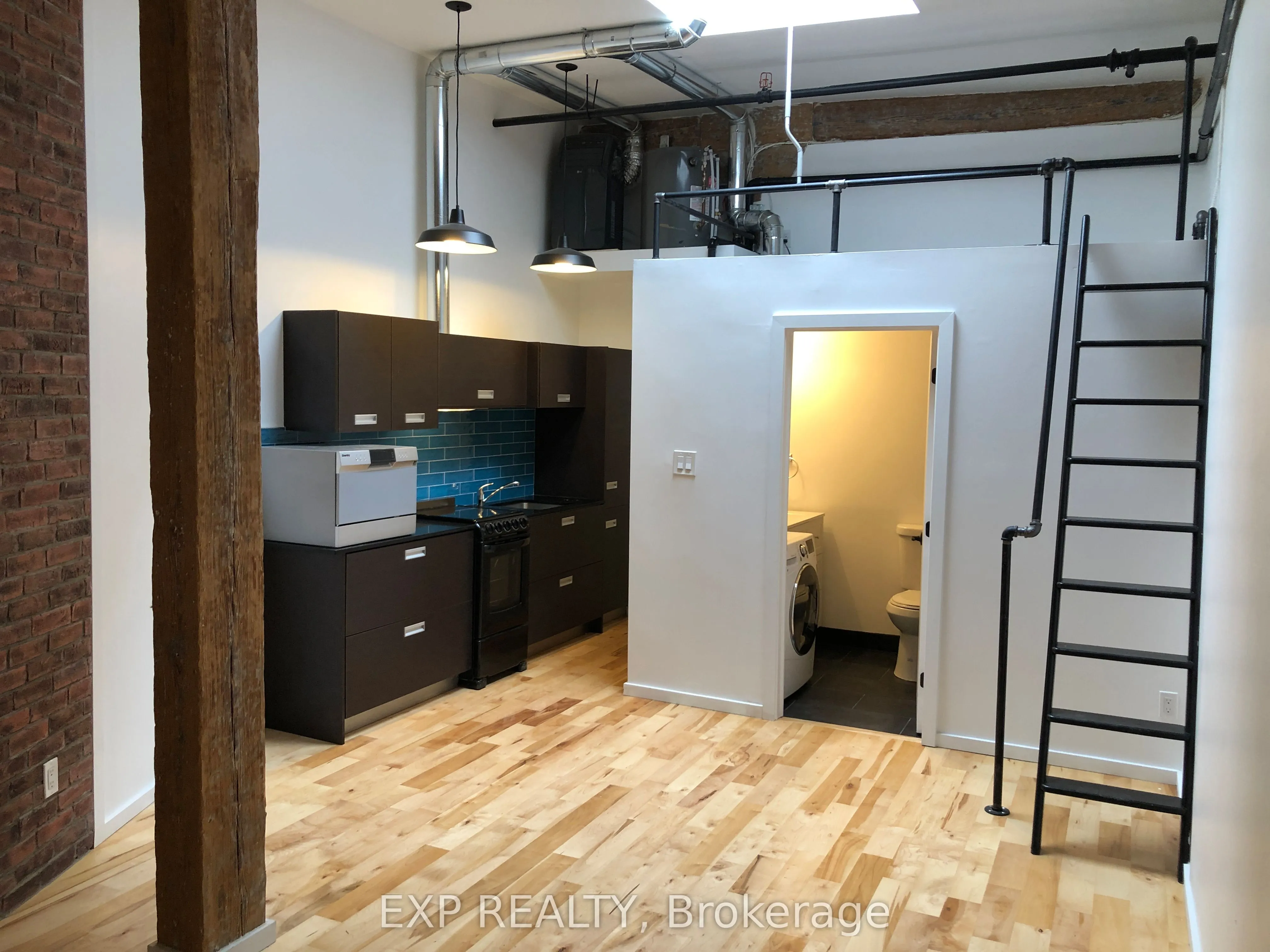 2480 Dundas Street W