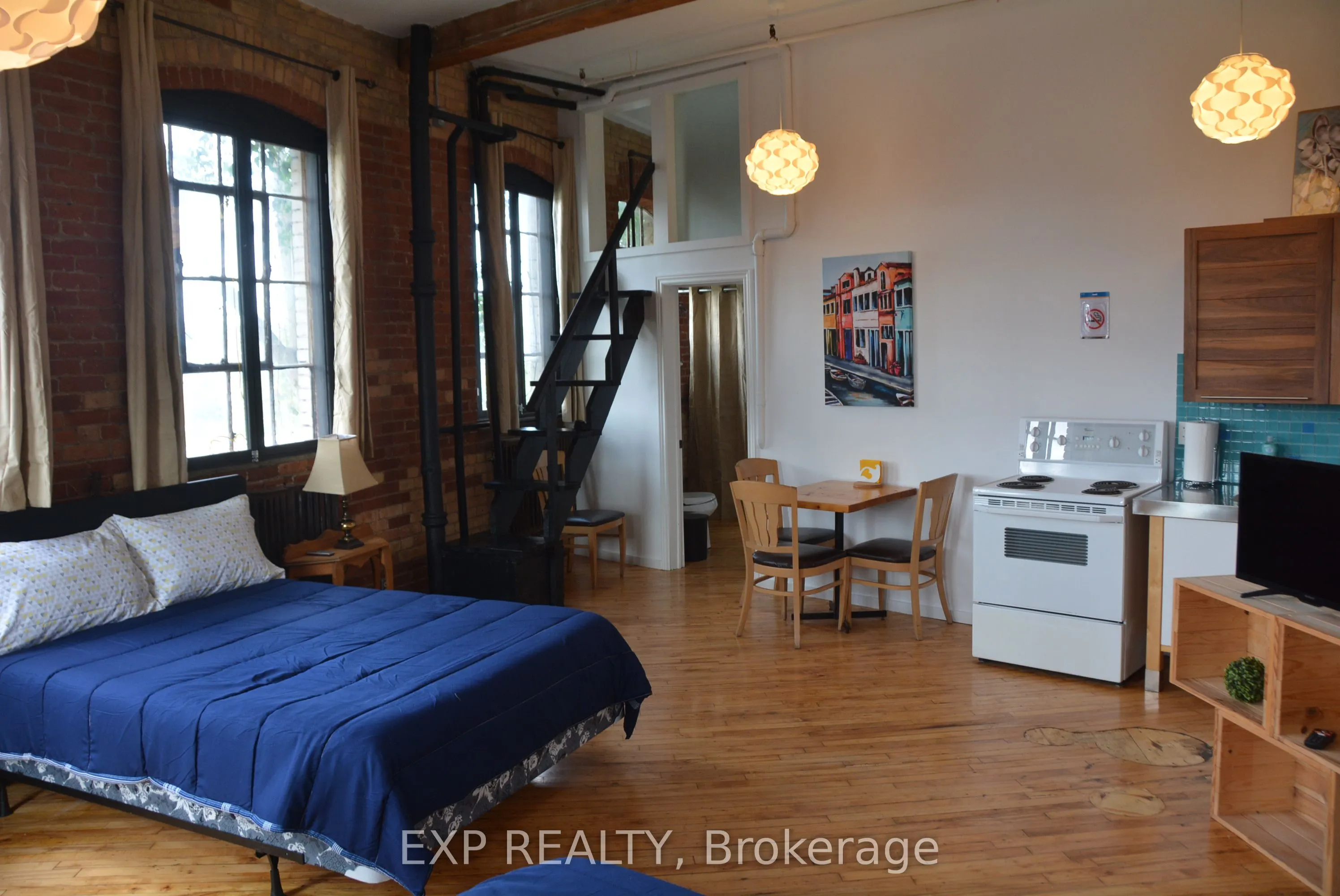 2480 Dundas Street W