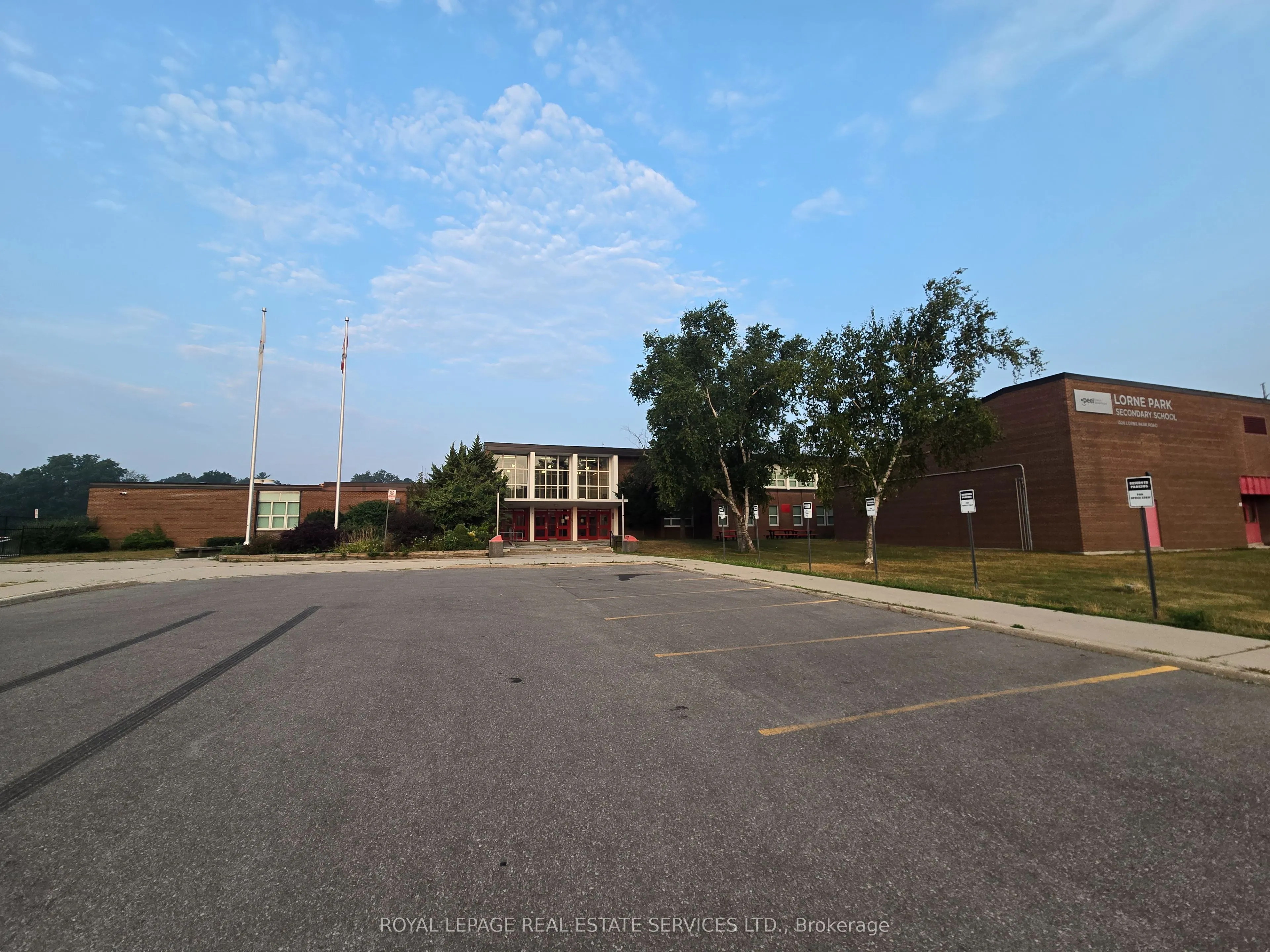 1050 Lorne Park Road