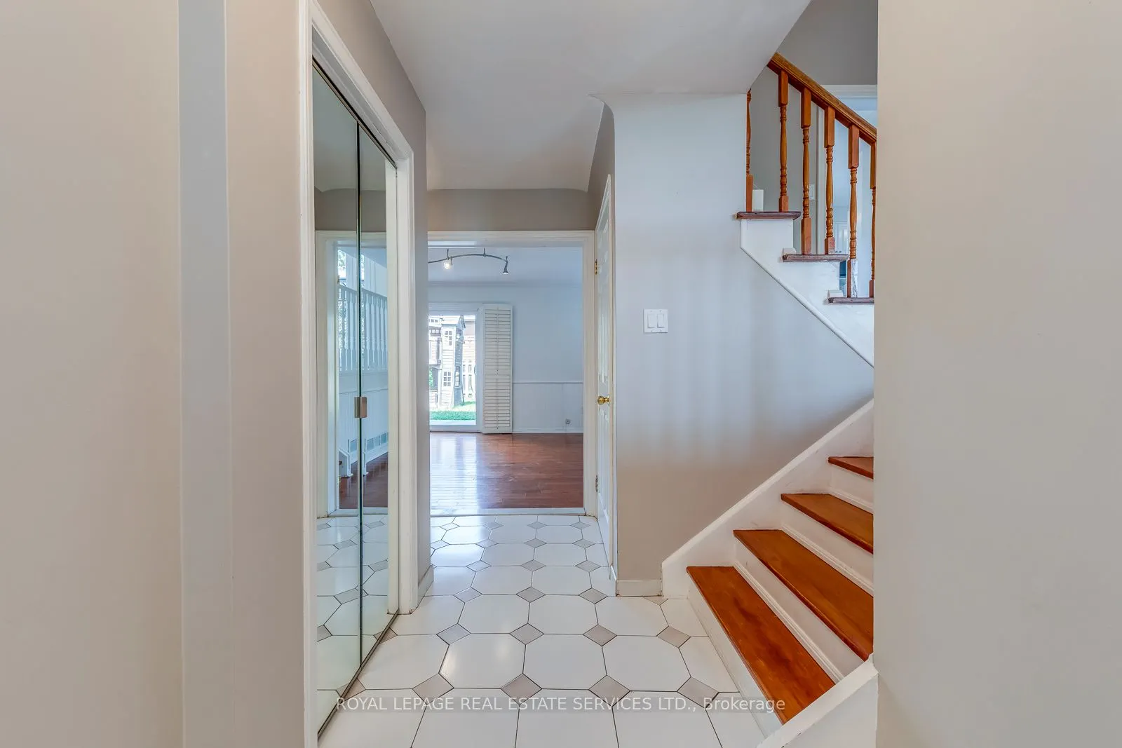 317 Ulric Crescent