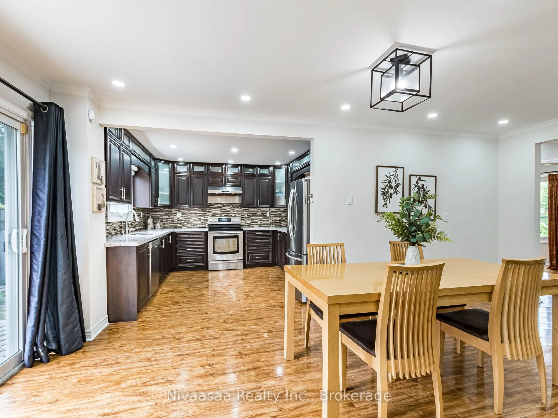 7209 Danton Promenade