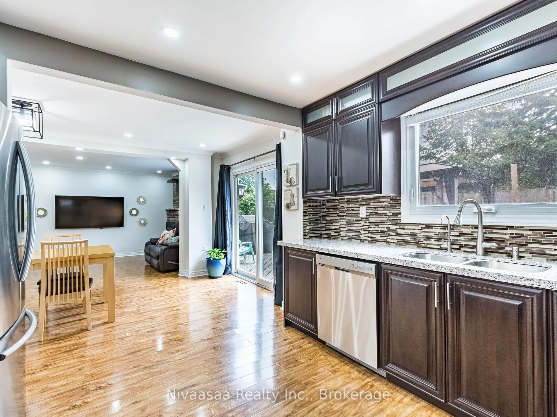7209 Danton Promenade