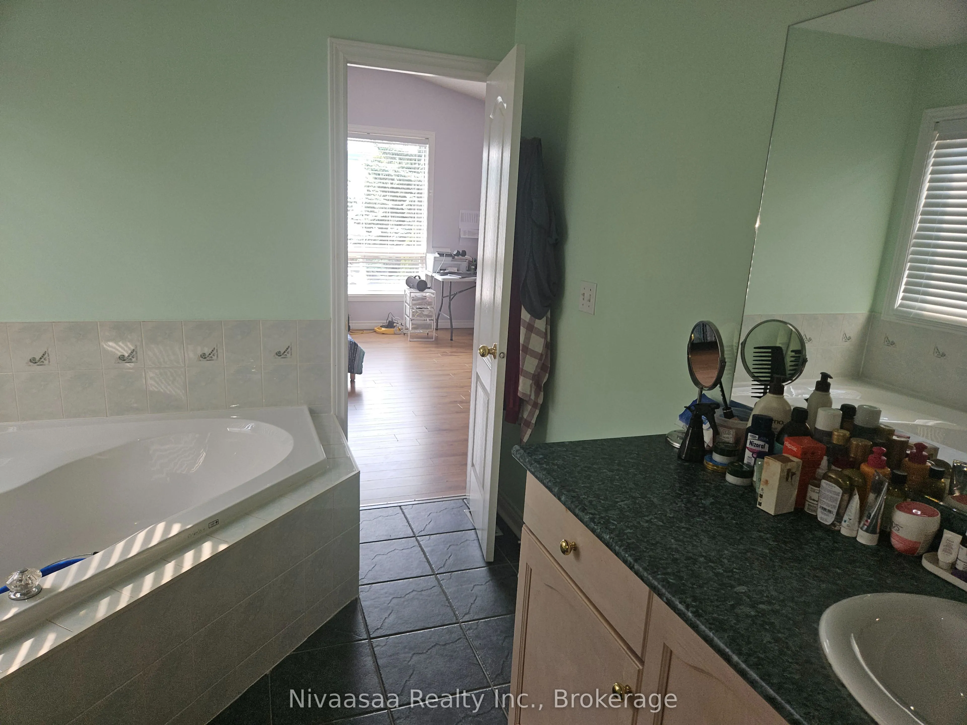 926 Ledbury Crescent