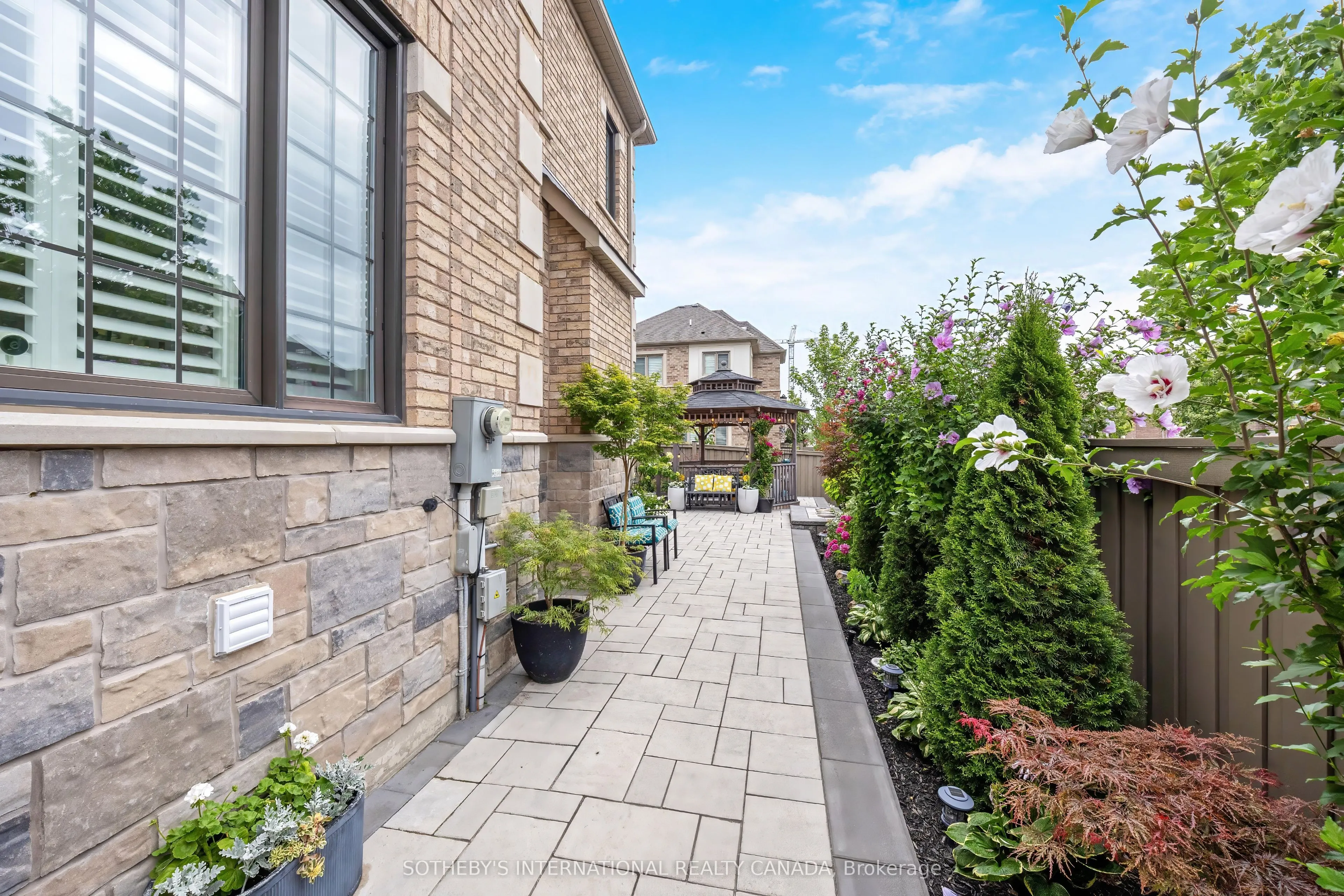 1150 Raspberry Terrace
