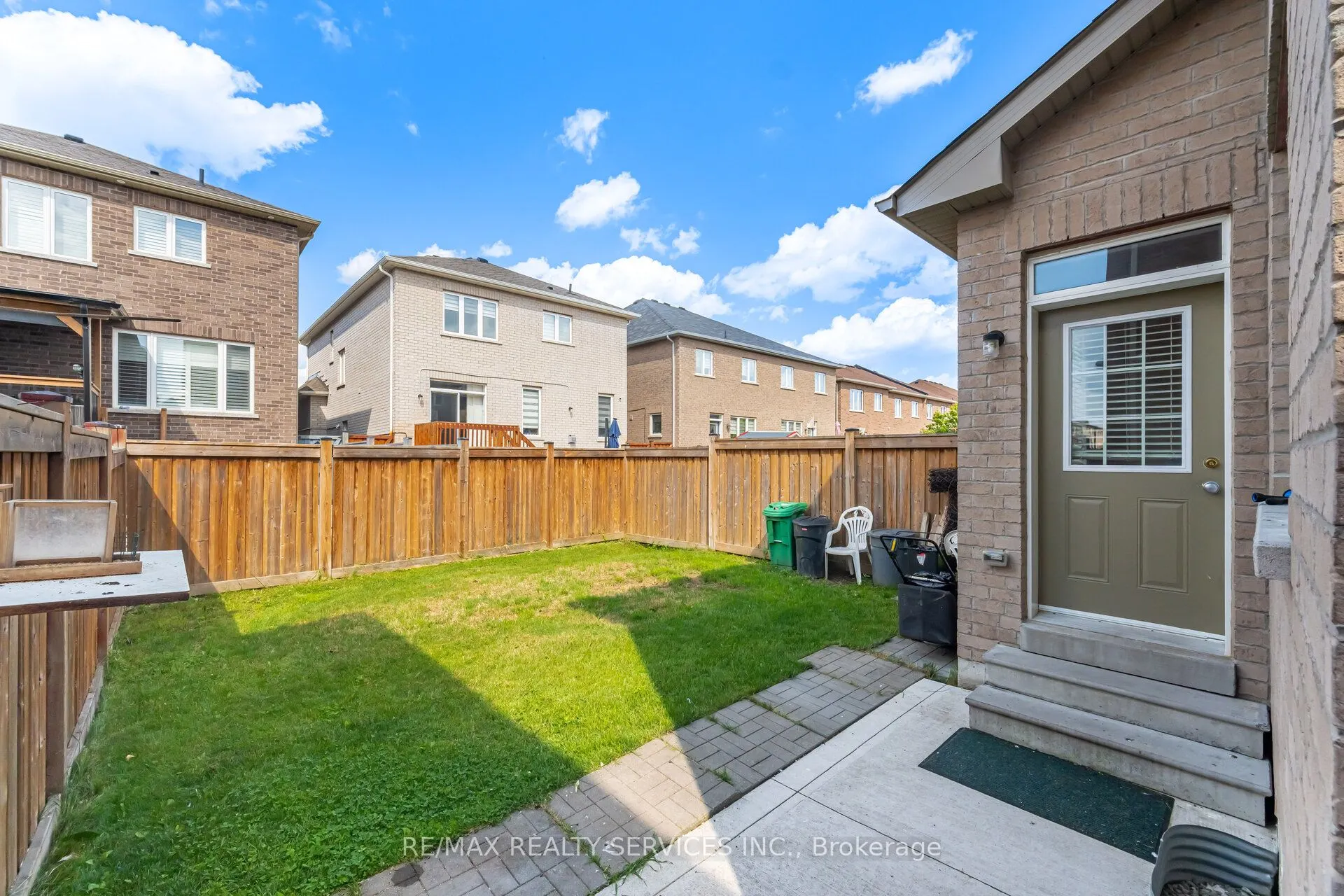 20 Blackberry Valley Crescent