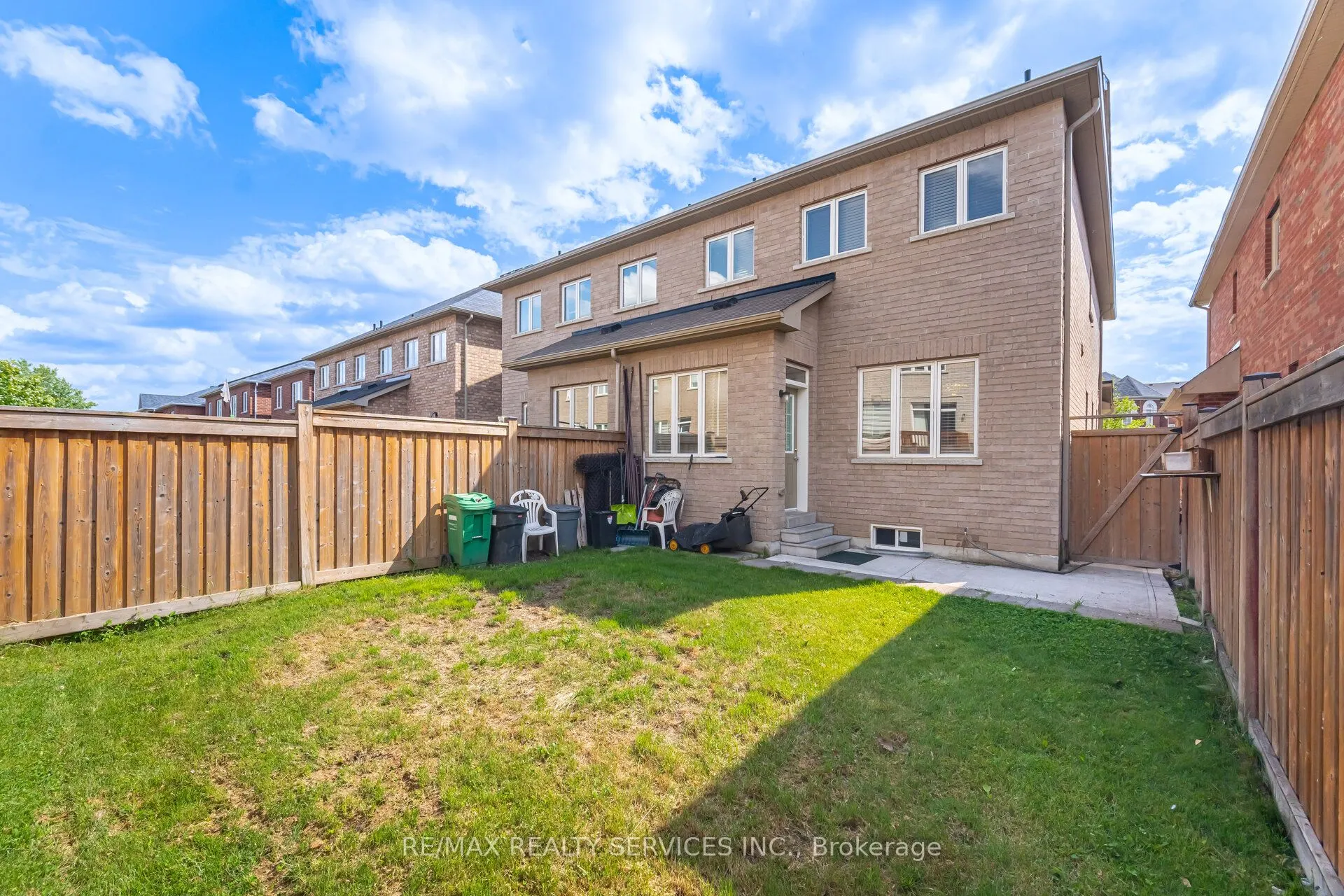 20 Blackberry Valley Crescent