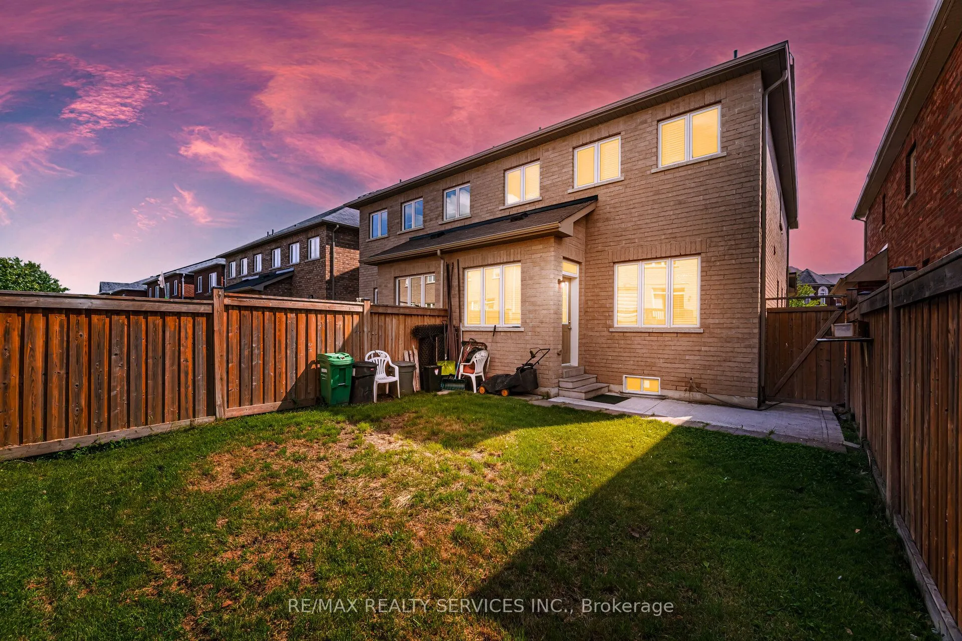 20 Blackberry Valley Crescent