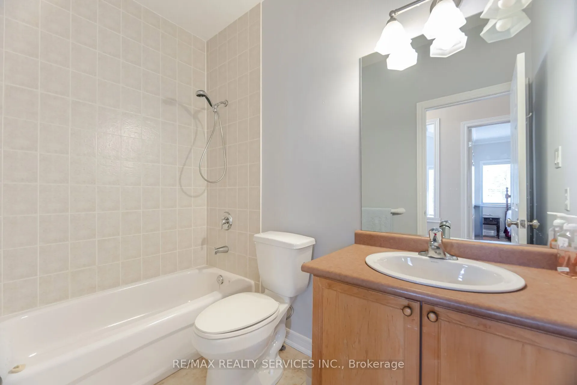 2413 Salcome Drive