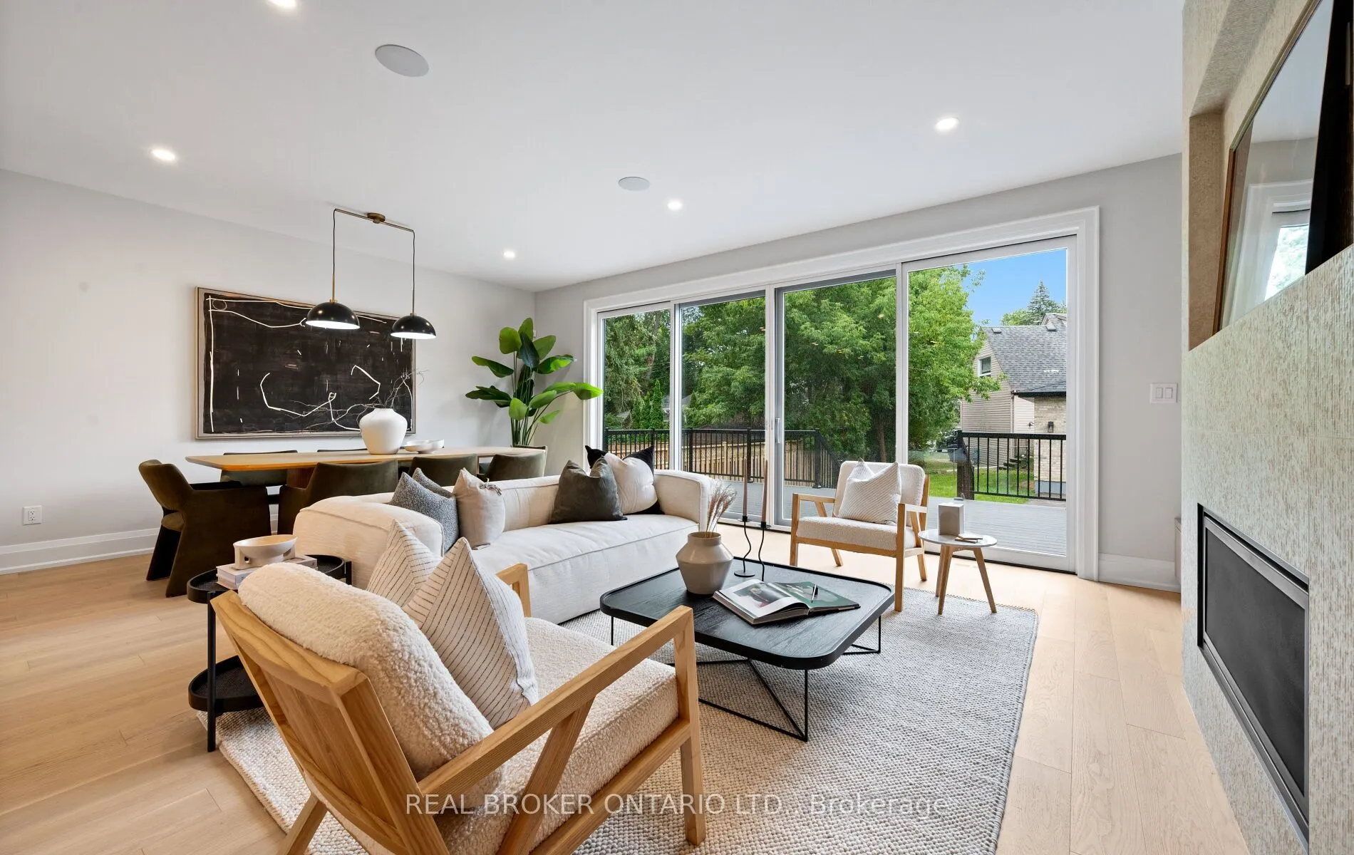 94 Prince Edward Drive S