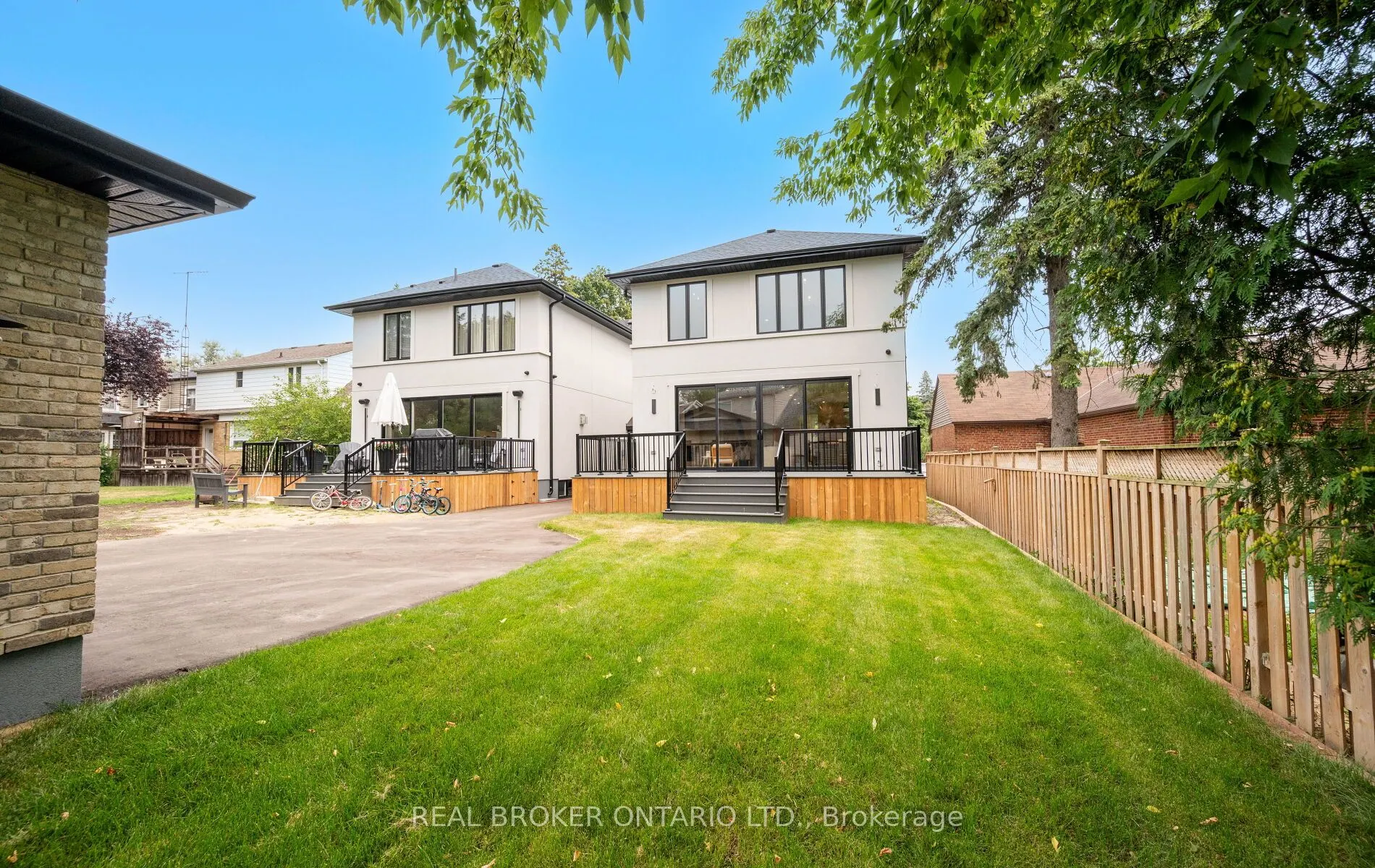 94 Prince Edward Drive S