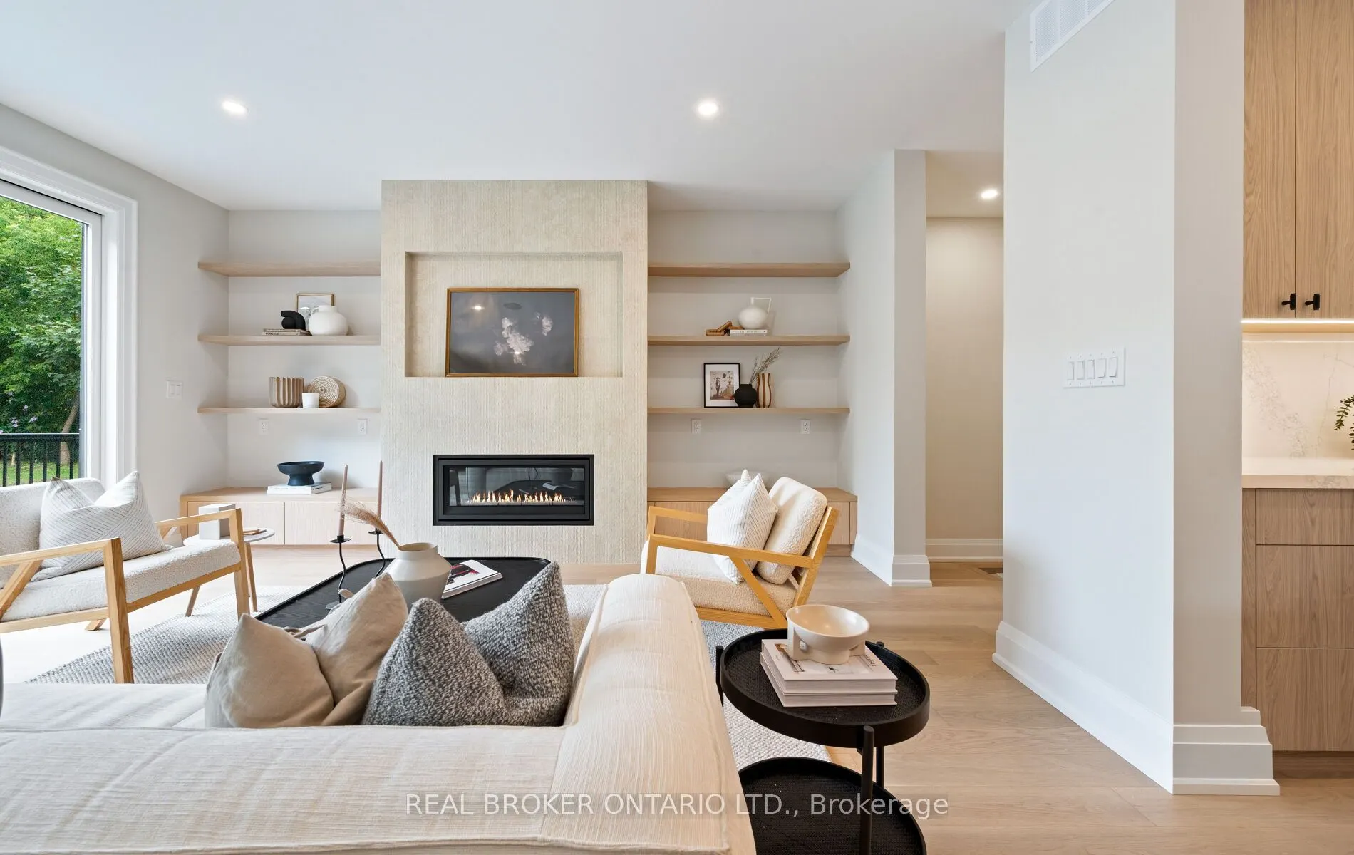 94 Prince Edward Drive S