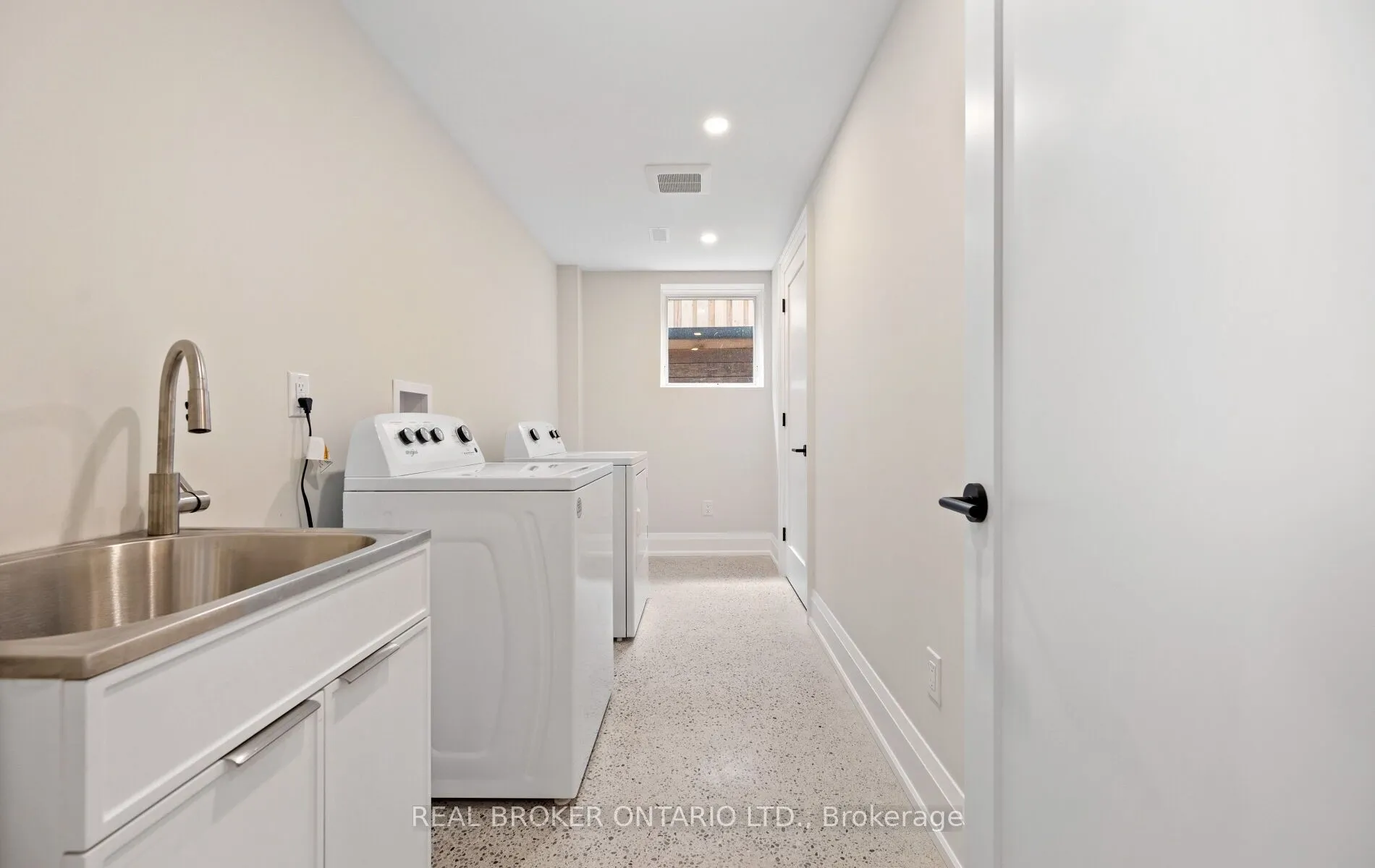 94 Prince Edward Drive S