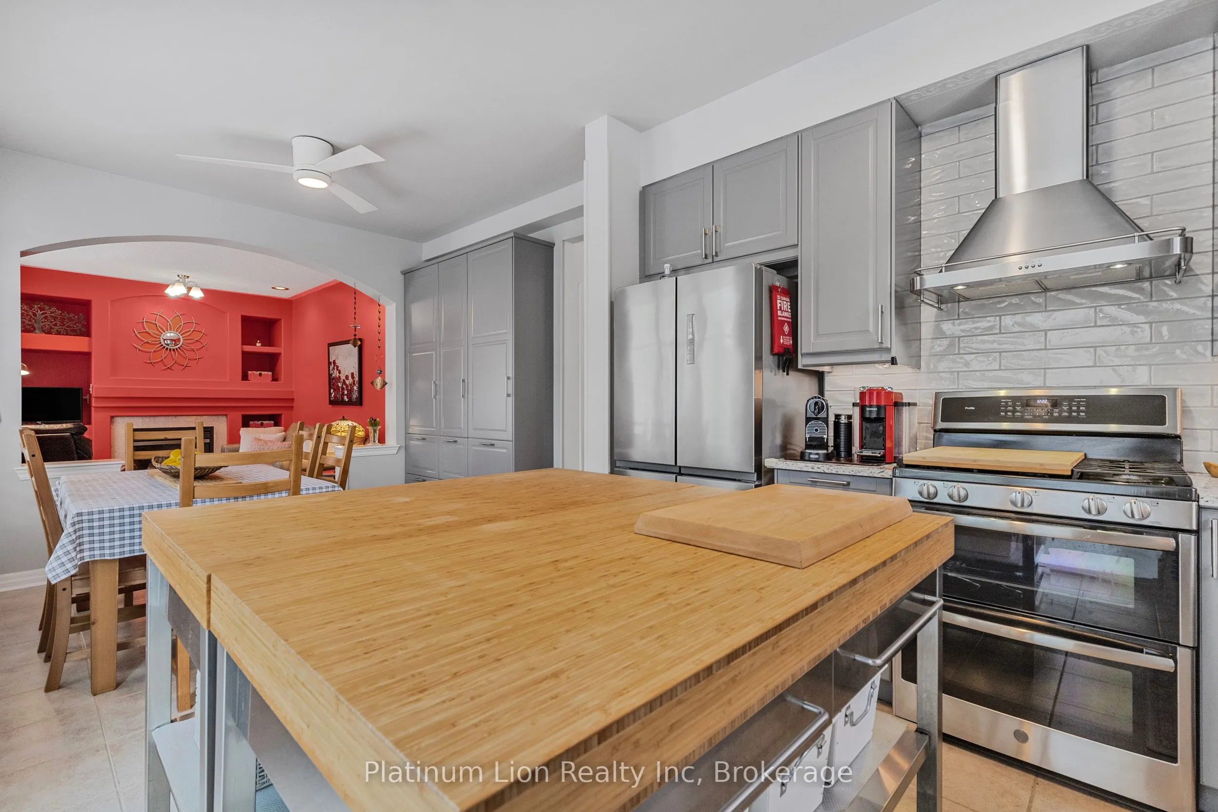 1256 Roundwood Crescent