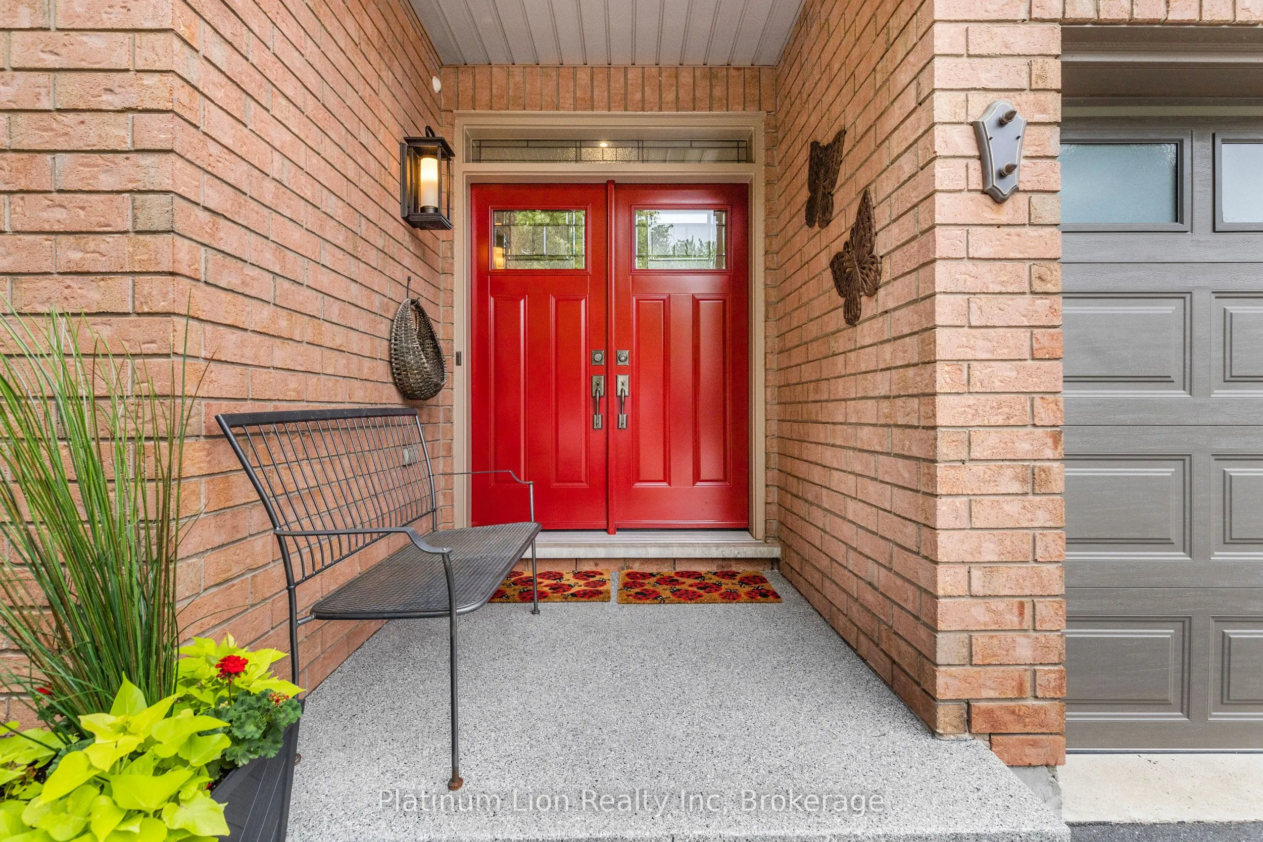 1256 Roundwood Crescent