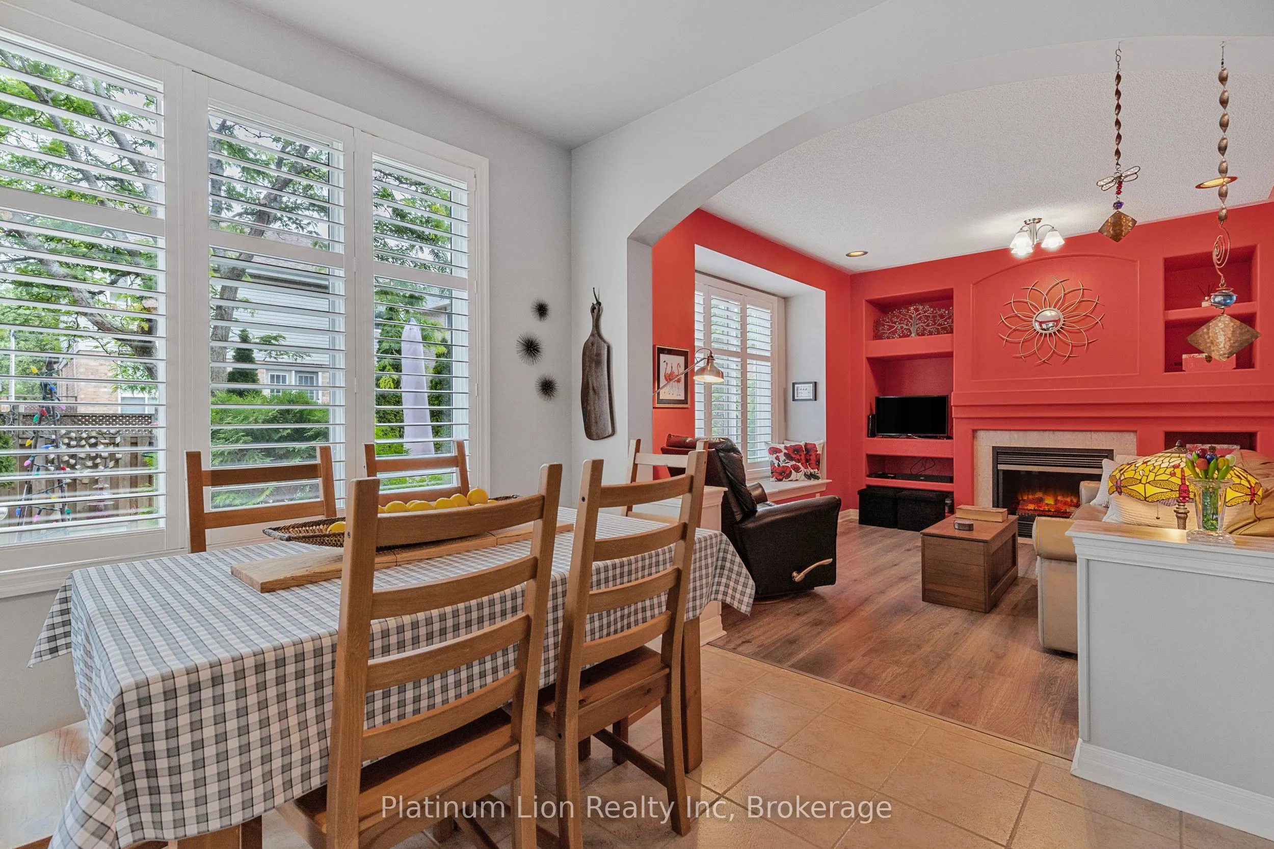 1256 Roundwood Crescent