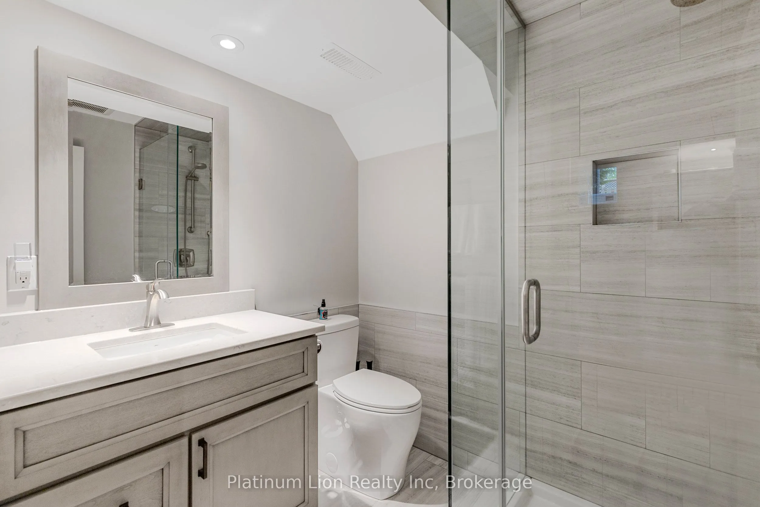 1256 Roundwood Crescent