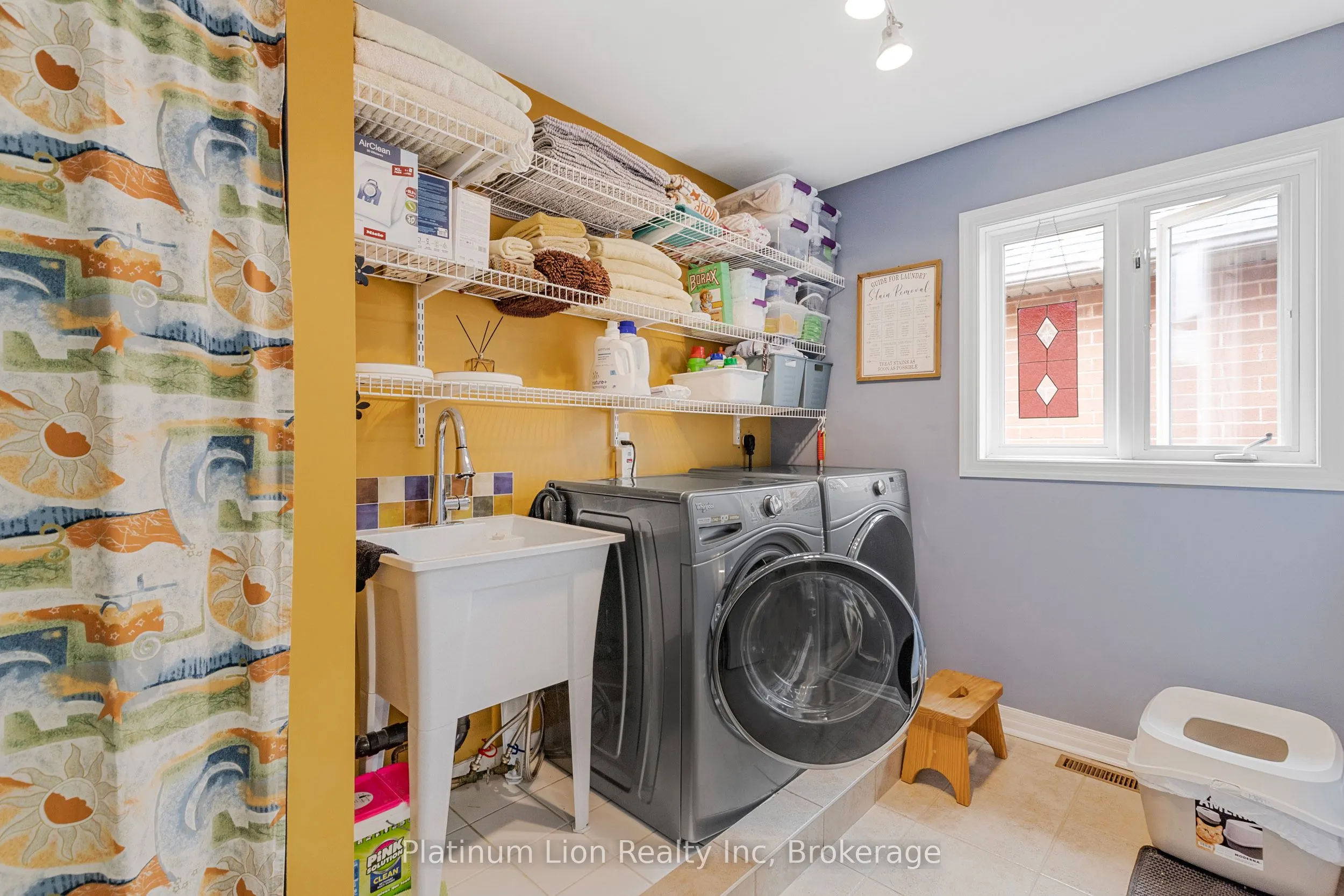 1256 Roundwood Crescent
