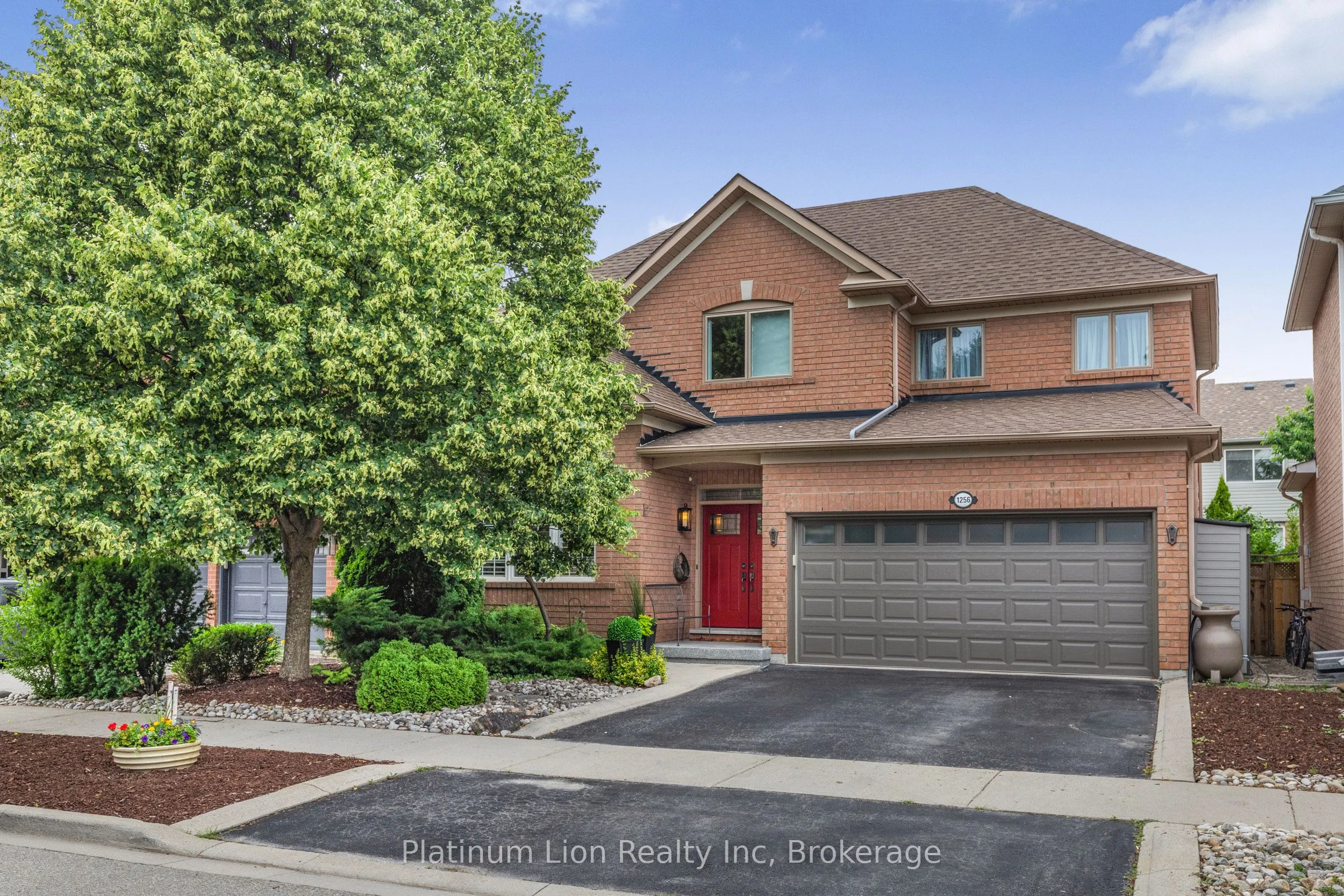 1256 Roundwood Crescent