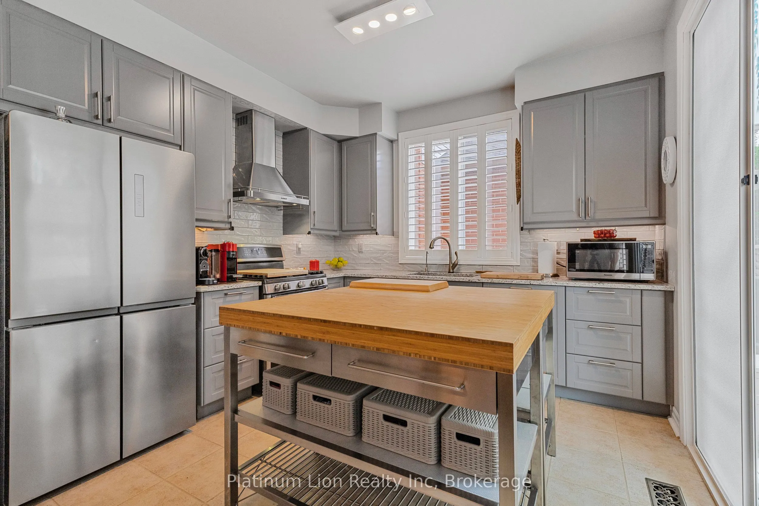1256 Roundwood Crescent